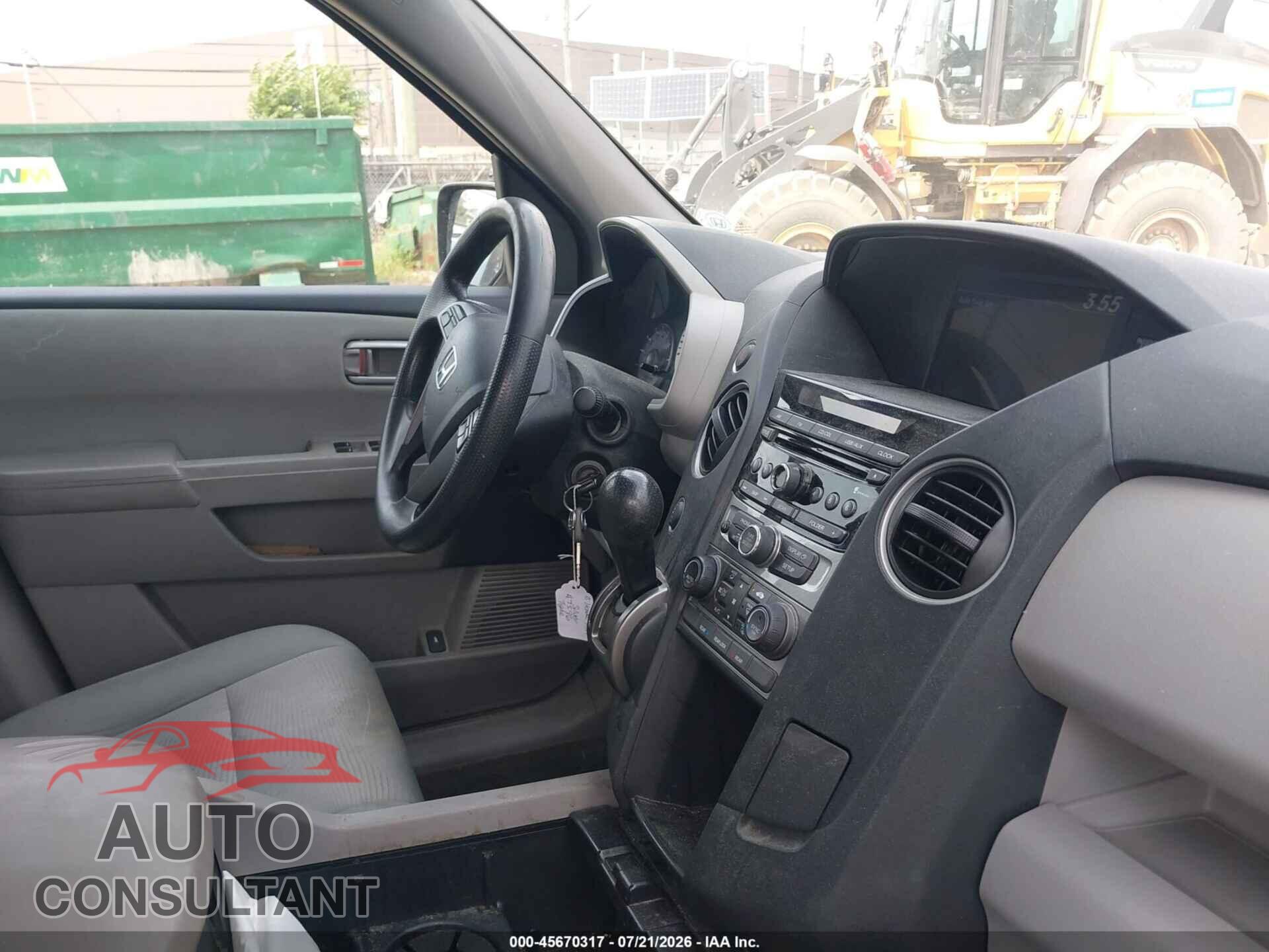 HONDA PILOT 2015 - 5FNYF4H28FB013572