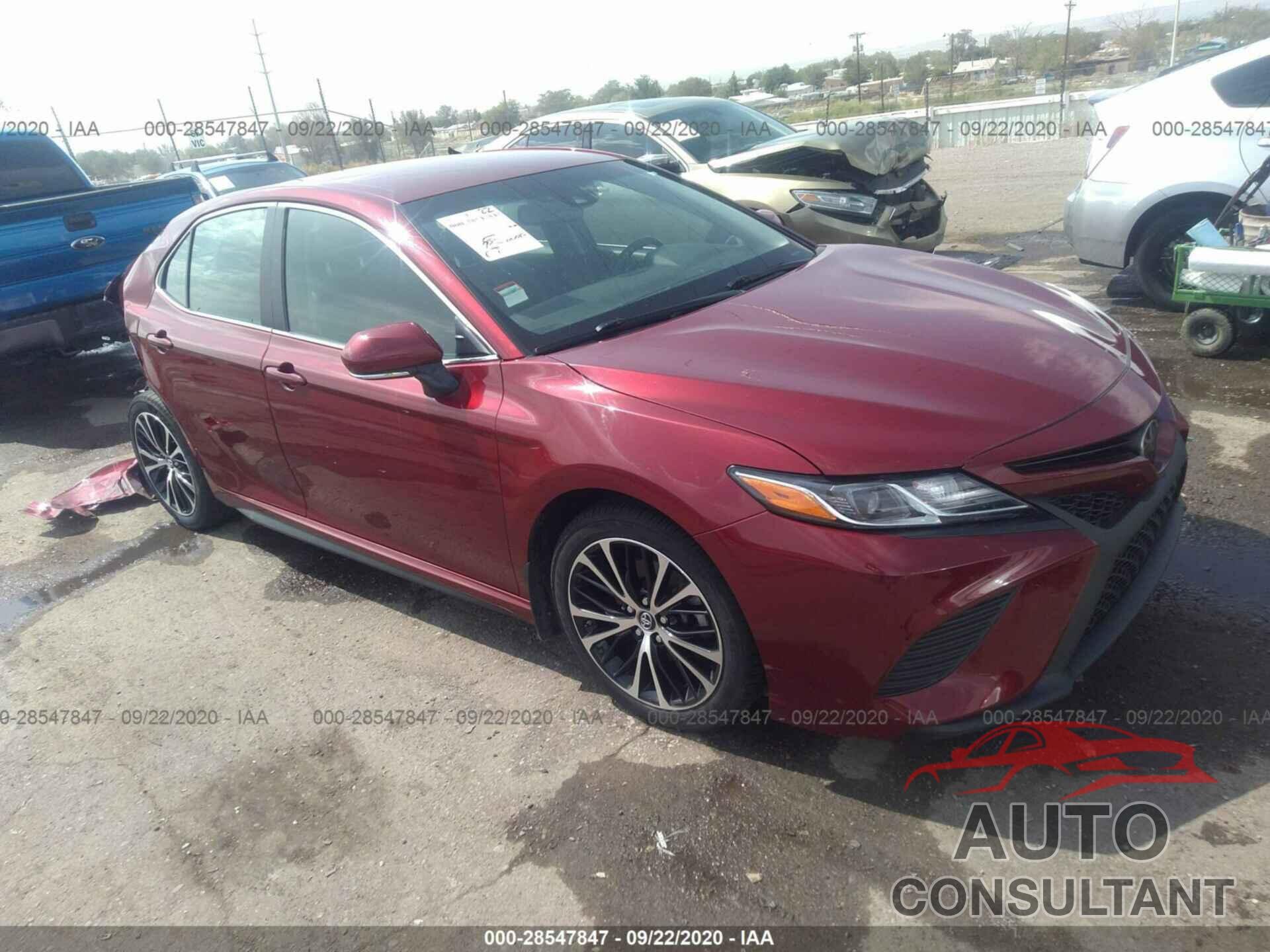 TOYOTA CAMRY 2018 - 4T1B11HK8JU532216