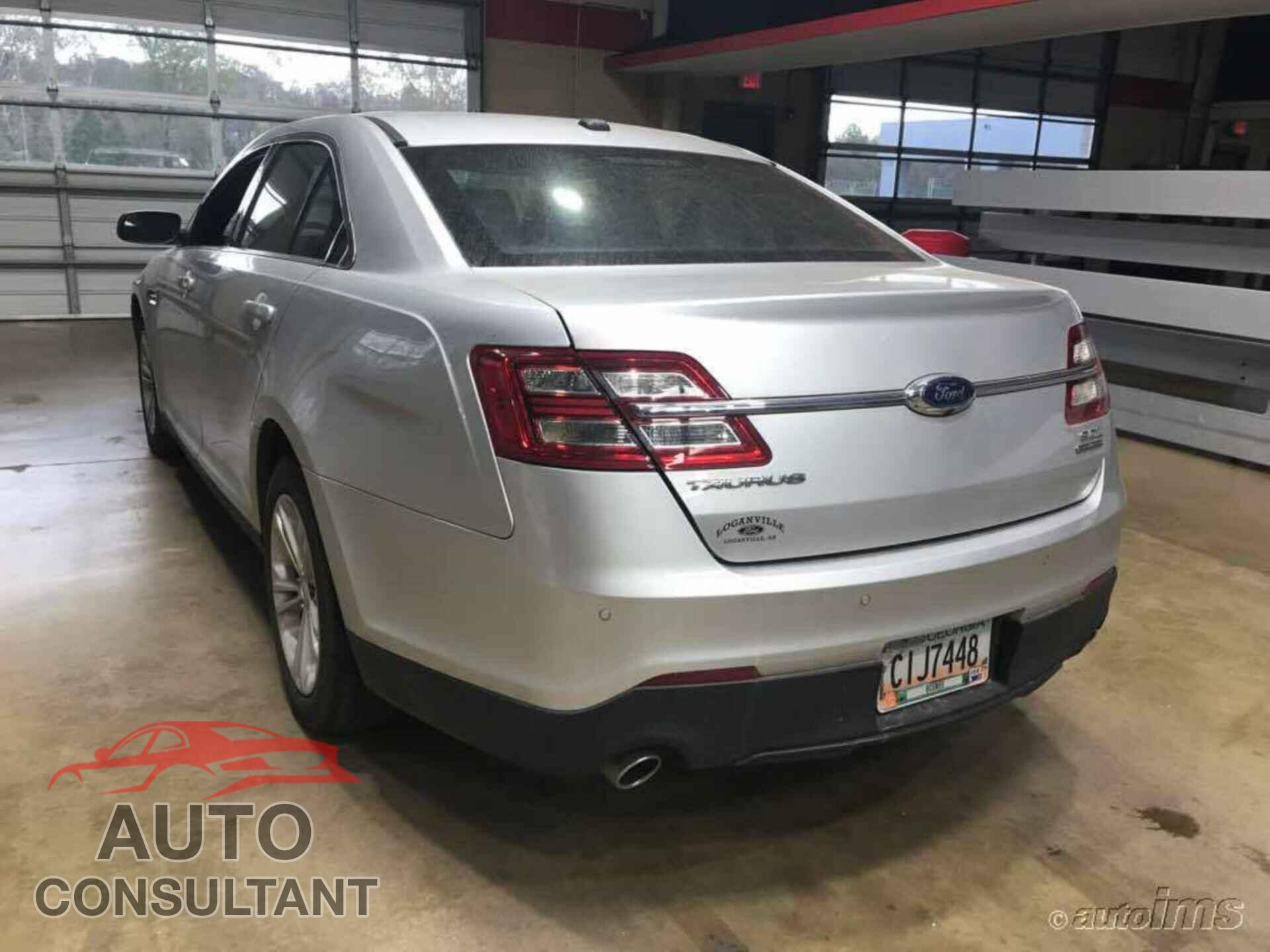 FORD TAURUS 2018 - 1FAHP2E86JG120411