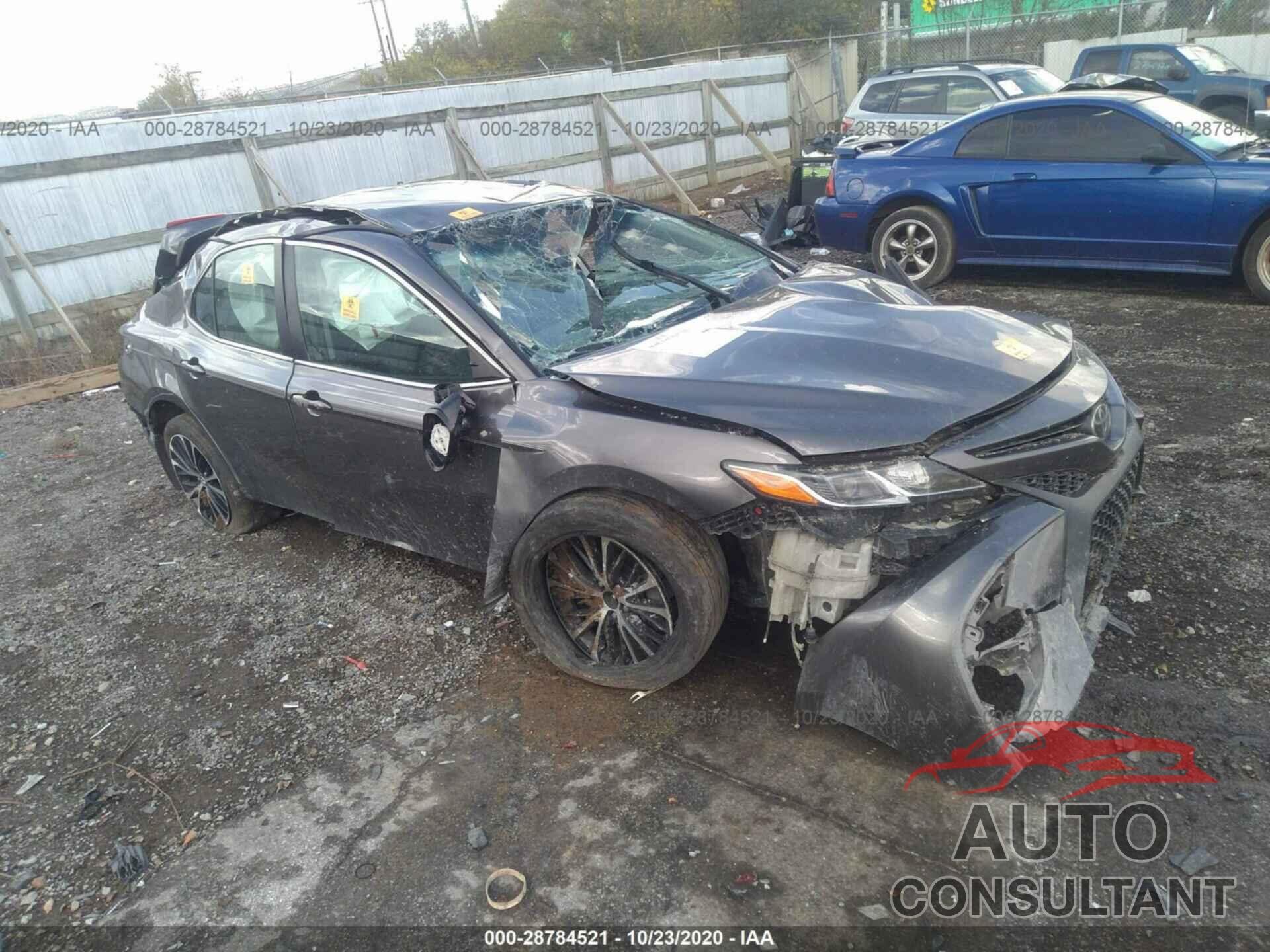 TOYOTA CAMRY 2018 - 4T1B11HK5JU541763