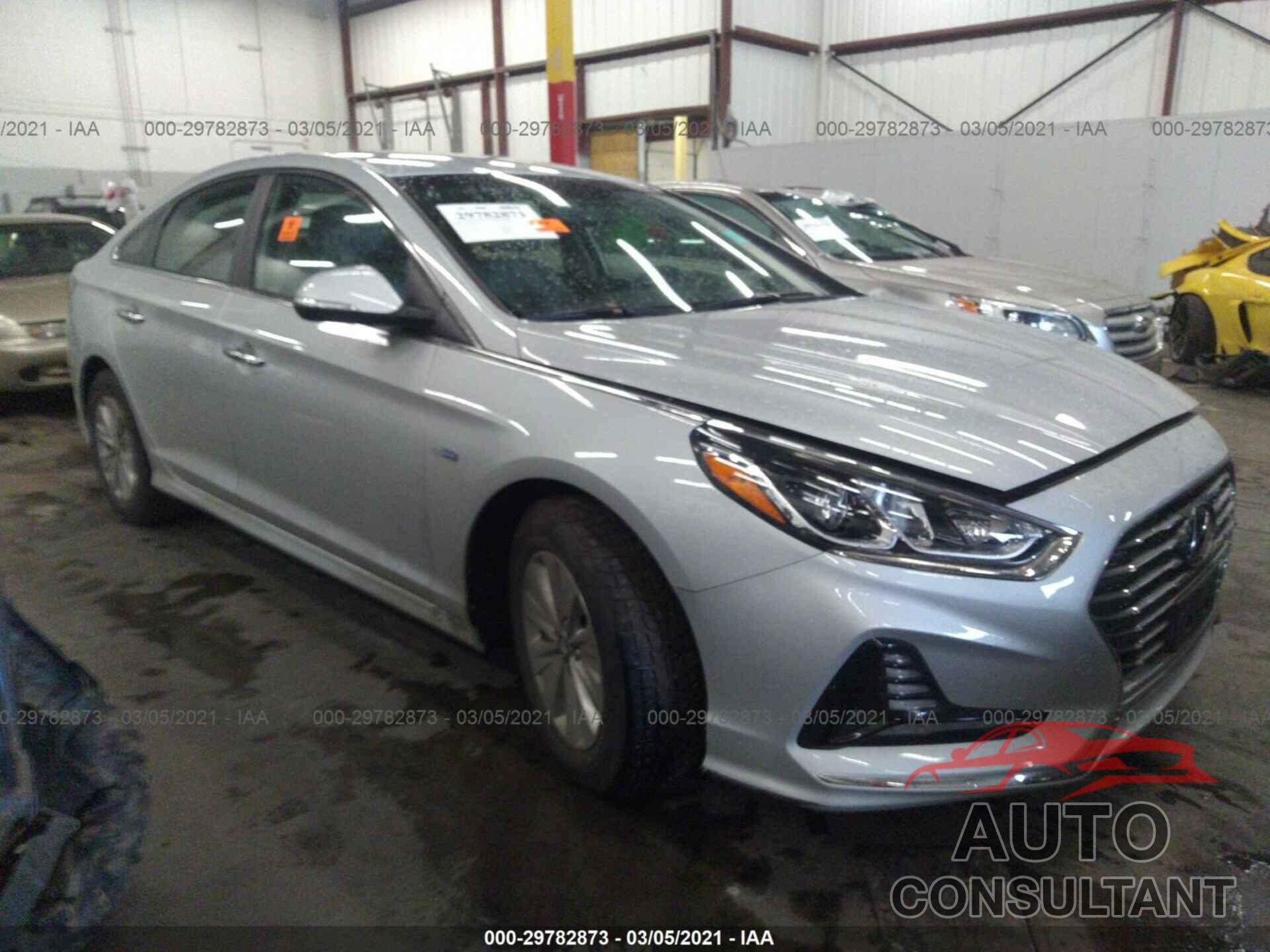 HYUNDAI SONATA HYBRID 2019 - KMHE24L35KA090994