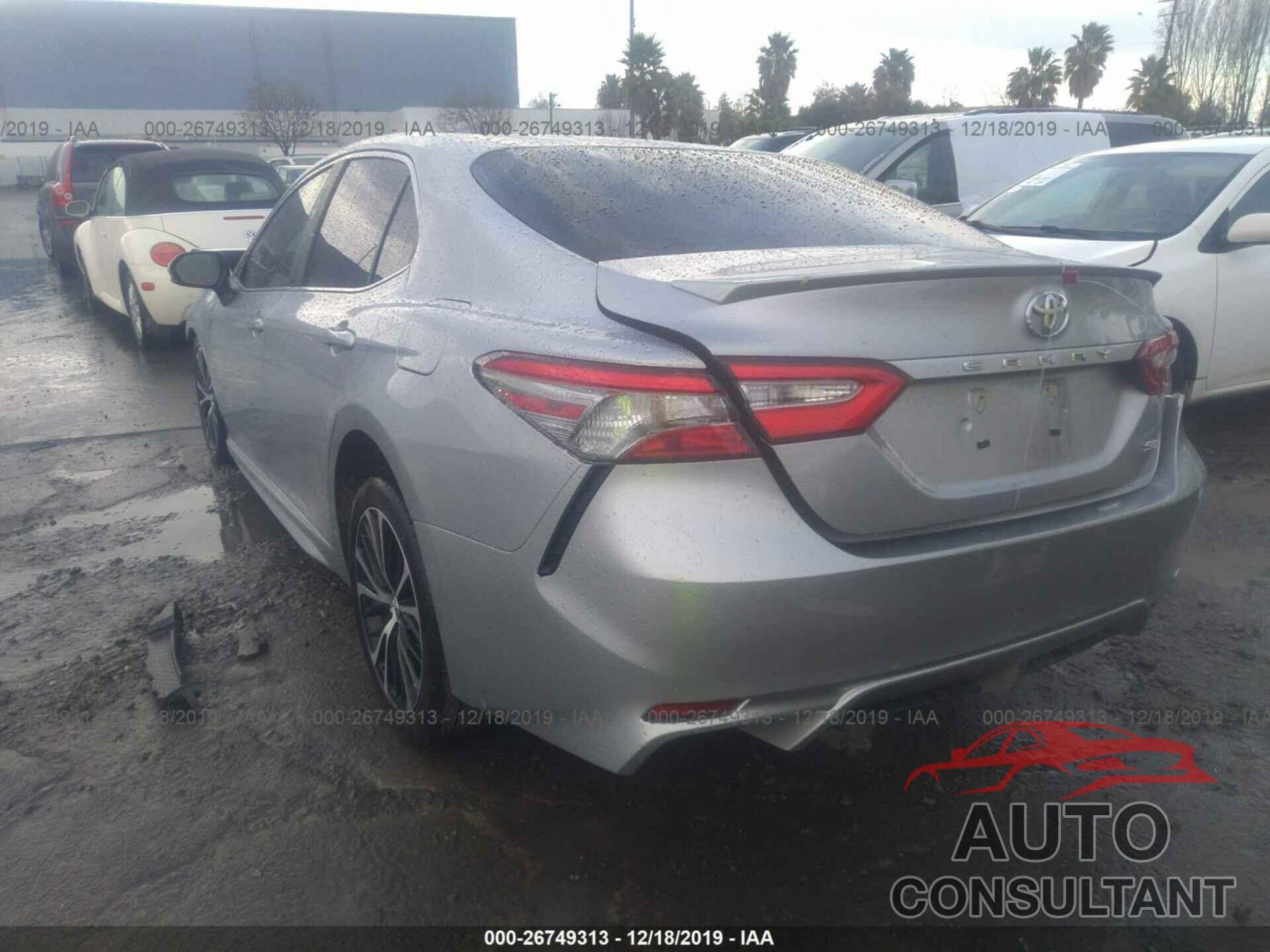 TOYOTA CAMRY 2018 - 4T1B11HK7JU670636