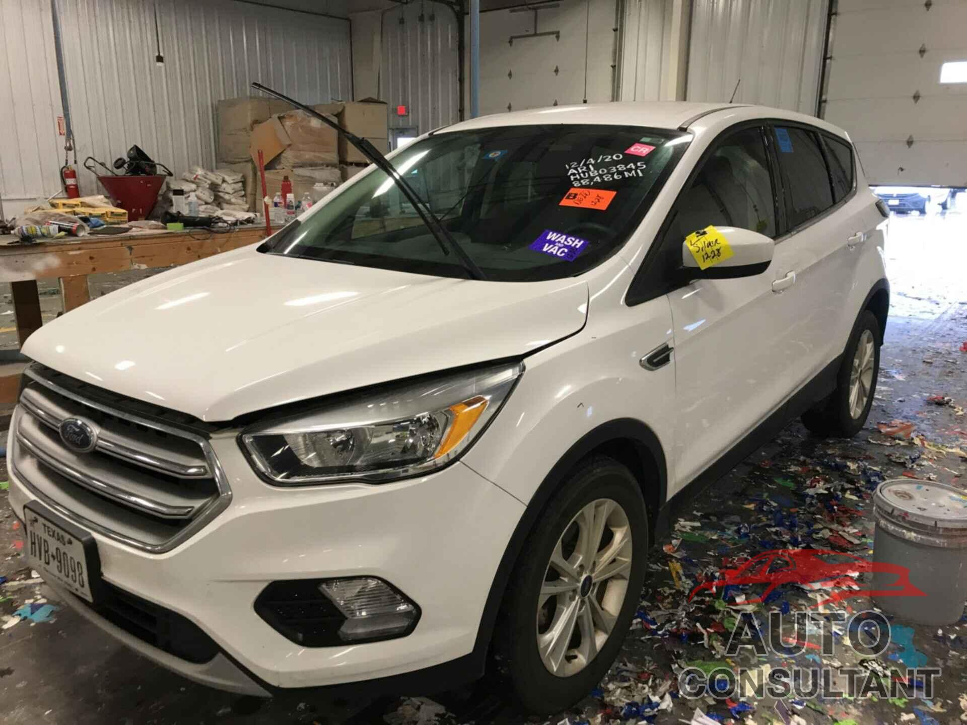 FORD ESCAPE 2017 - 1FMCU0GD5HUB03845