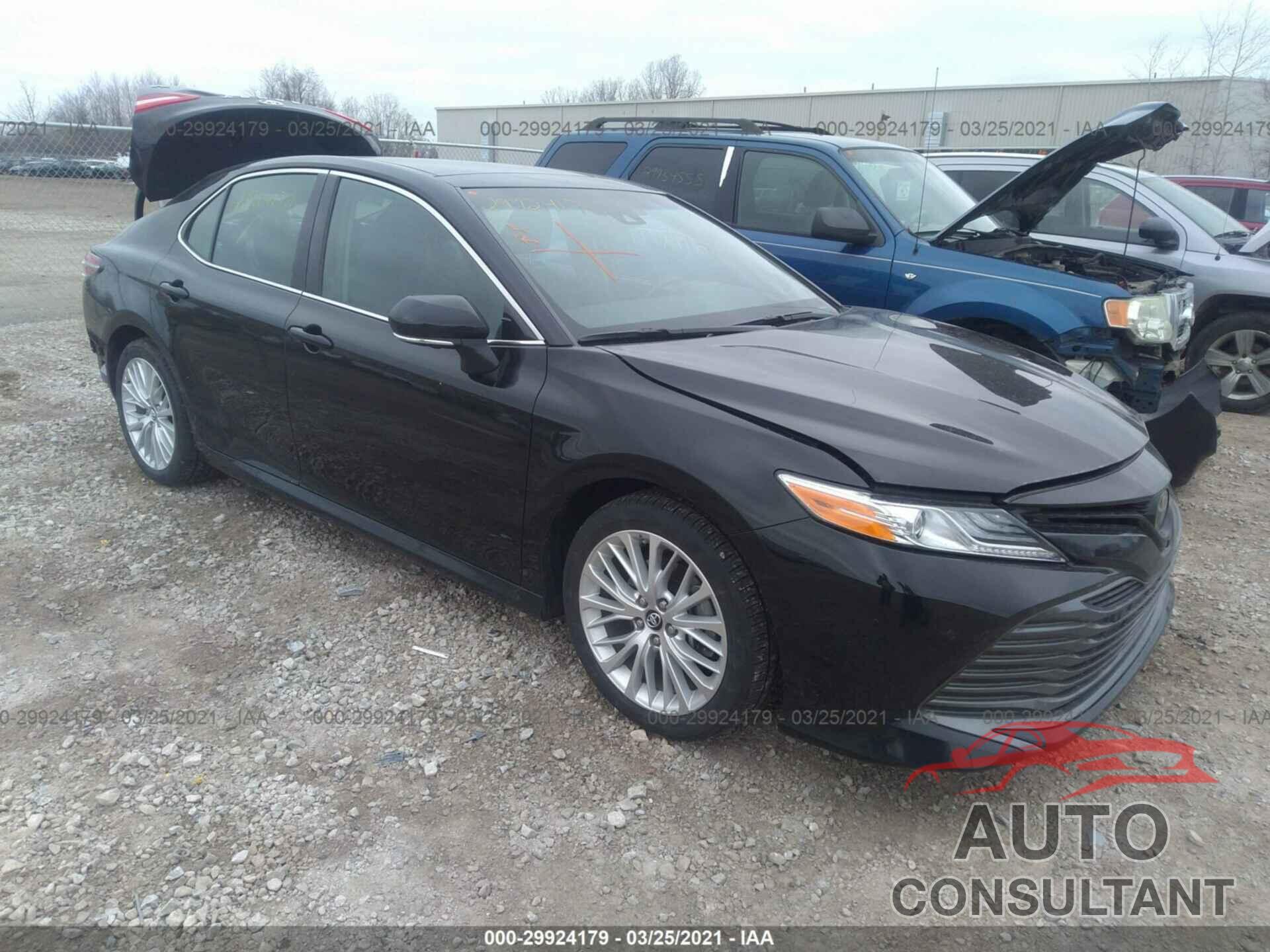 TOYOTA CAMRY 2018 - 4T1B11HK1JU057704