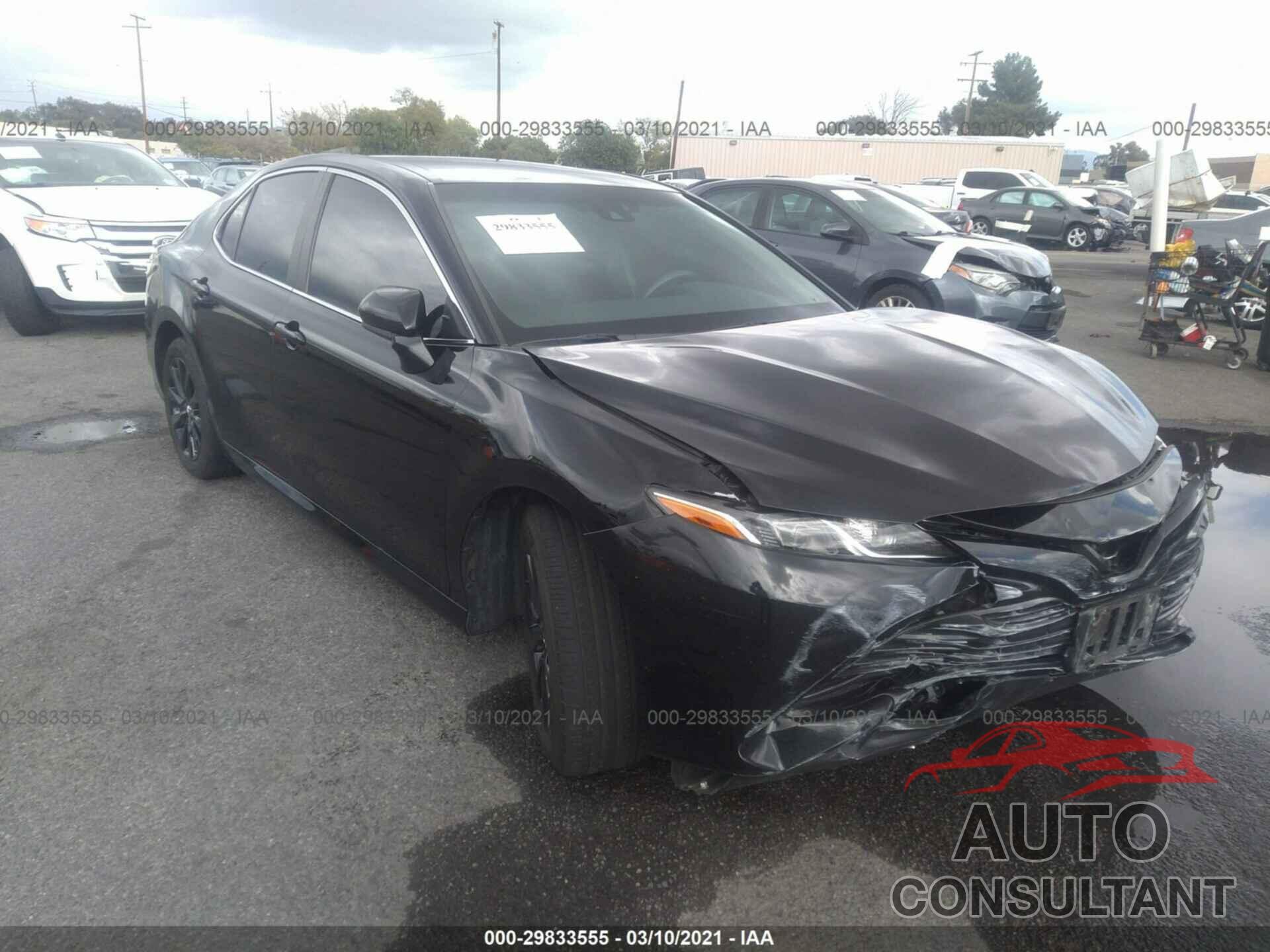 TOYOTA CAMRY 2018 - 4T1B11HK2JU135438