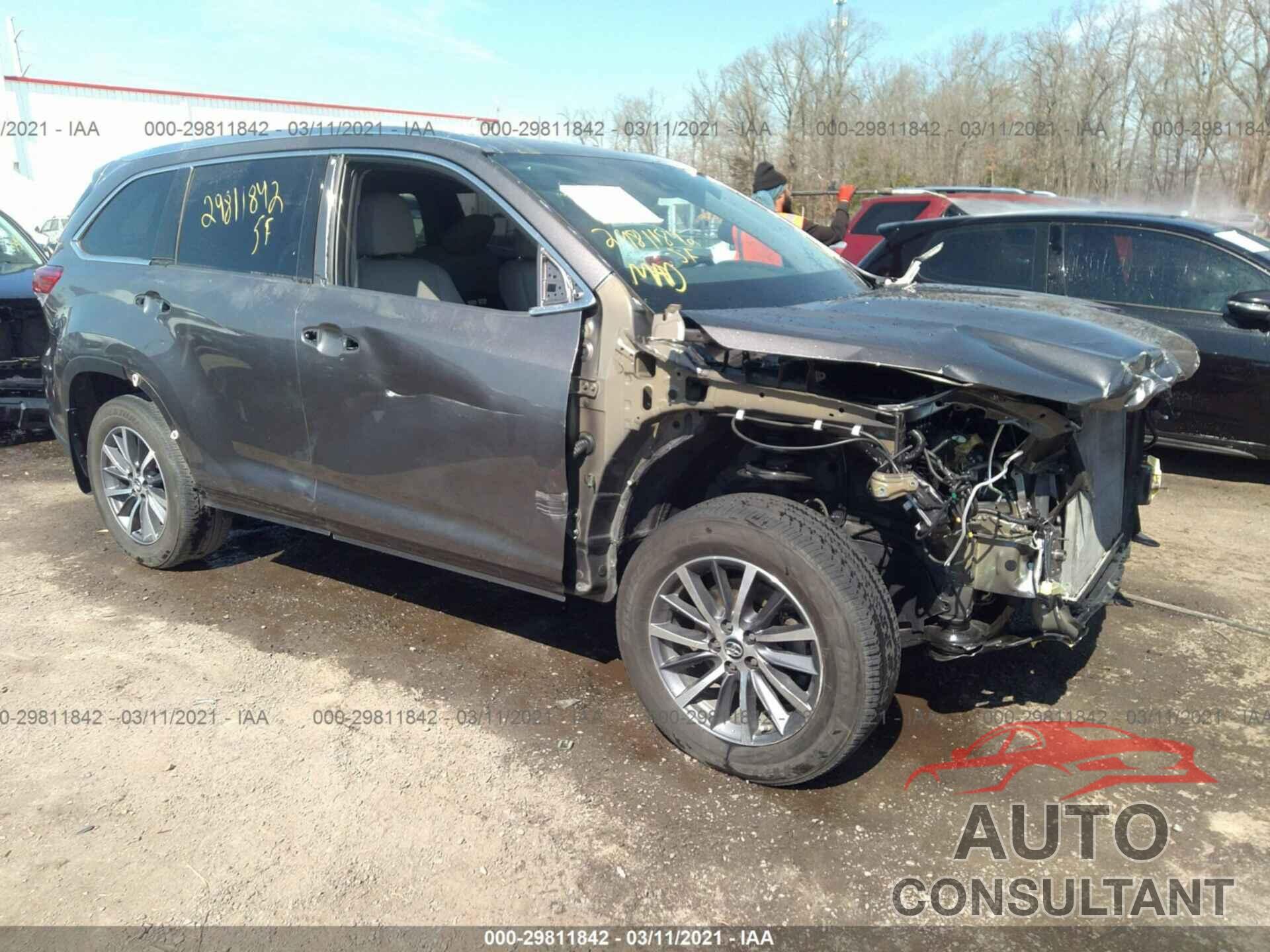 TOYOTA HIGHLANDER 2018 - 5TDJZRFH4JS559092
