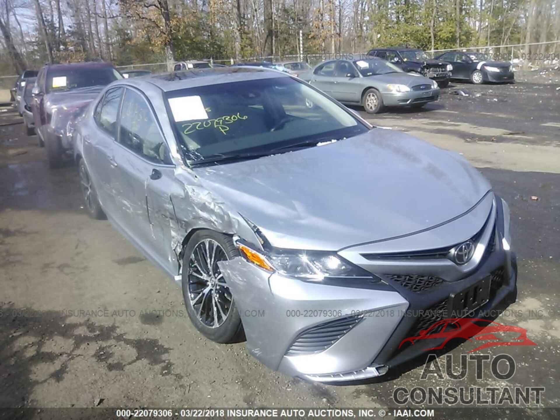 Toyota Camry 2018 - 4T1B11HK2JU036506
