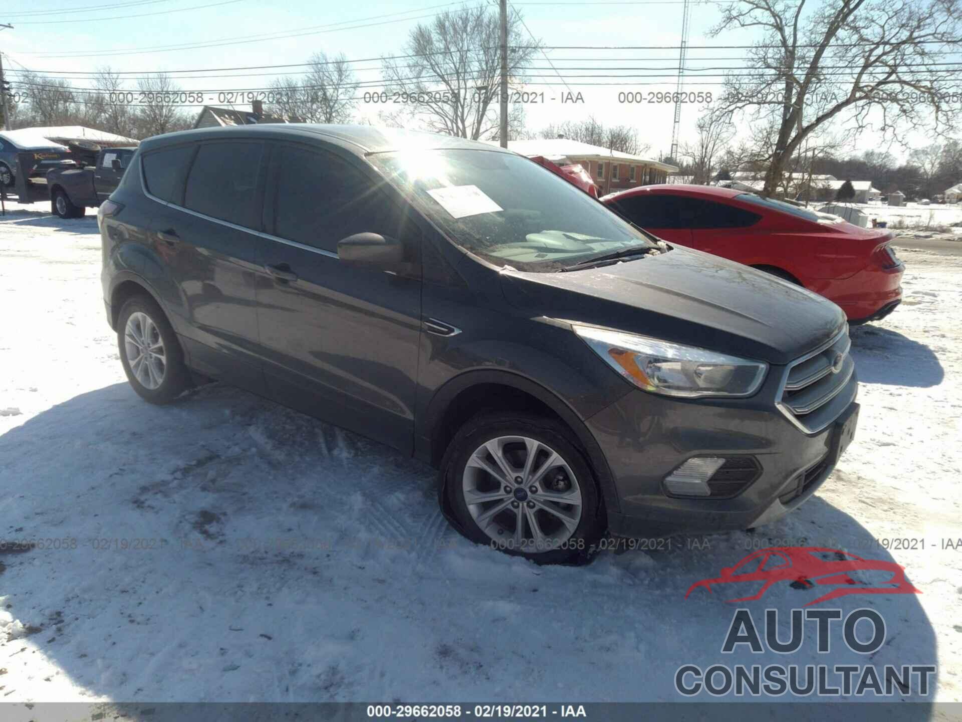 FORD ESCAPE 2017 - 1FMCU0GD3HUC46843
