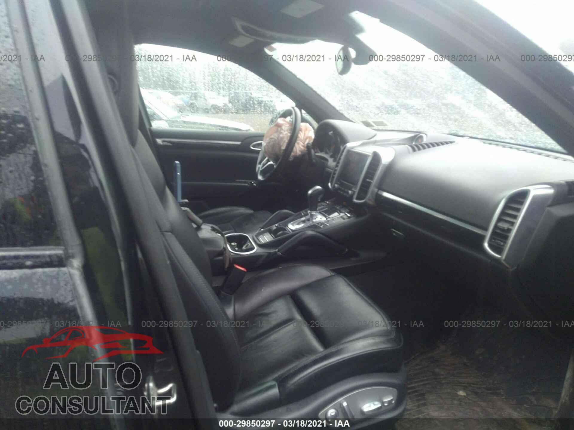 PORSCHE CAYENNE 2017 - WP1AA2A27HKA80196