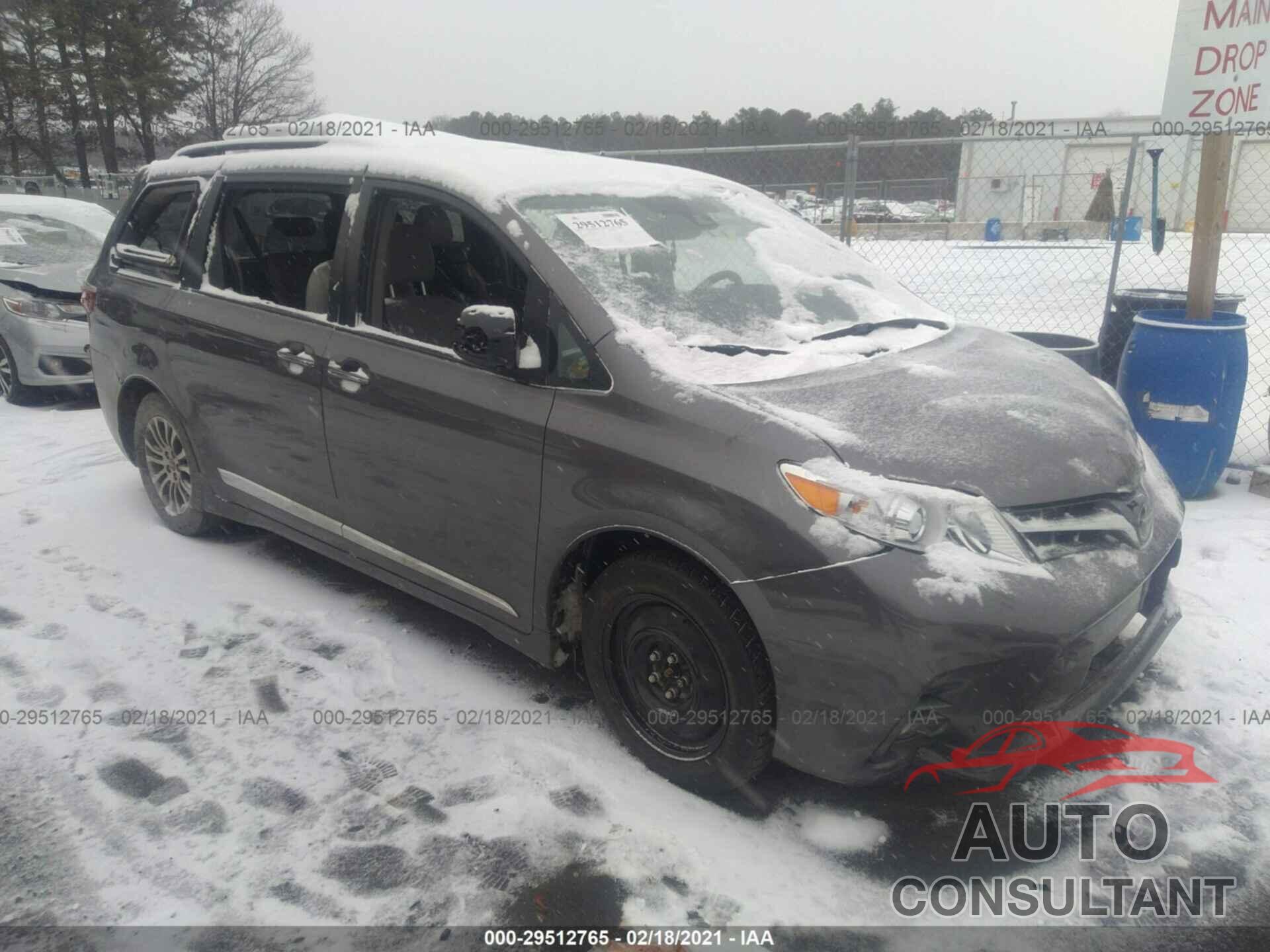 TOYOTA SIENNA 2018 - 5TDYZ3DC3JS964895