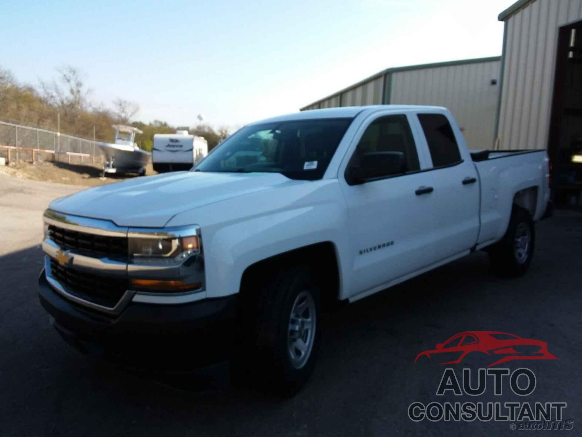 CHEVROLET SILVERADO 1500 2018 - 1GCRCNEC8JZ324535