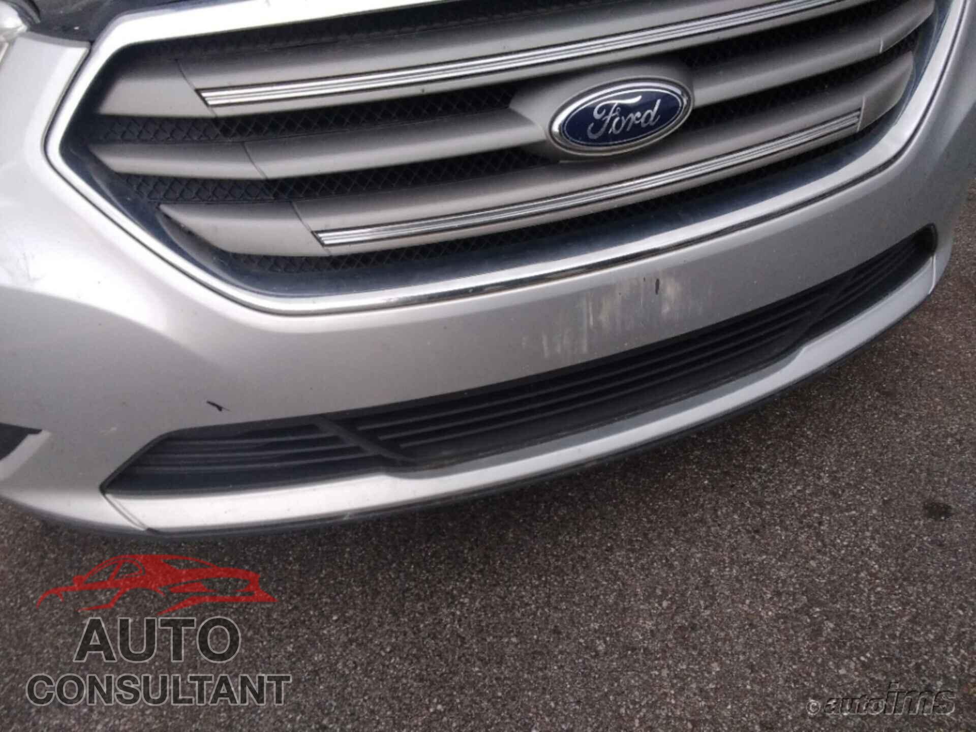 FORD TAURUS 2018 - 1FAHP2E82JG106229