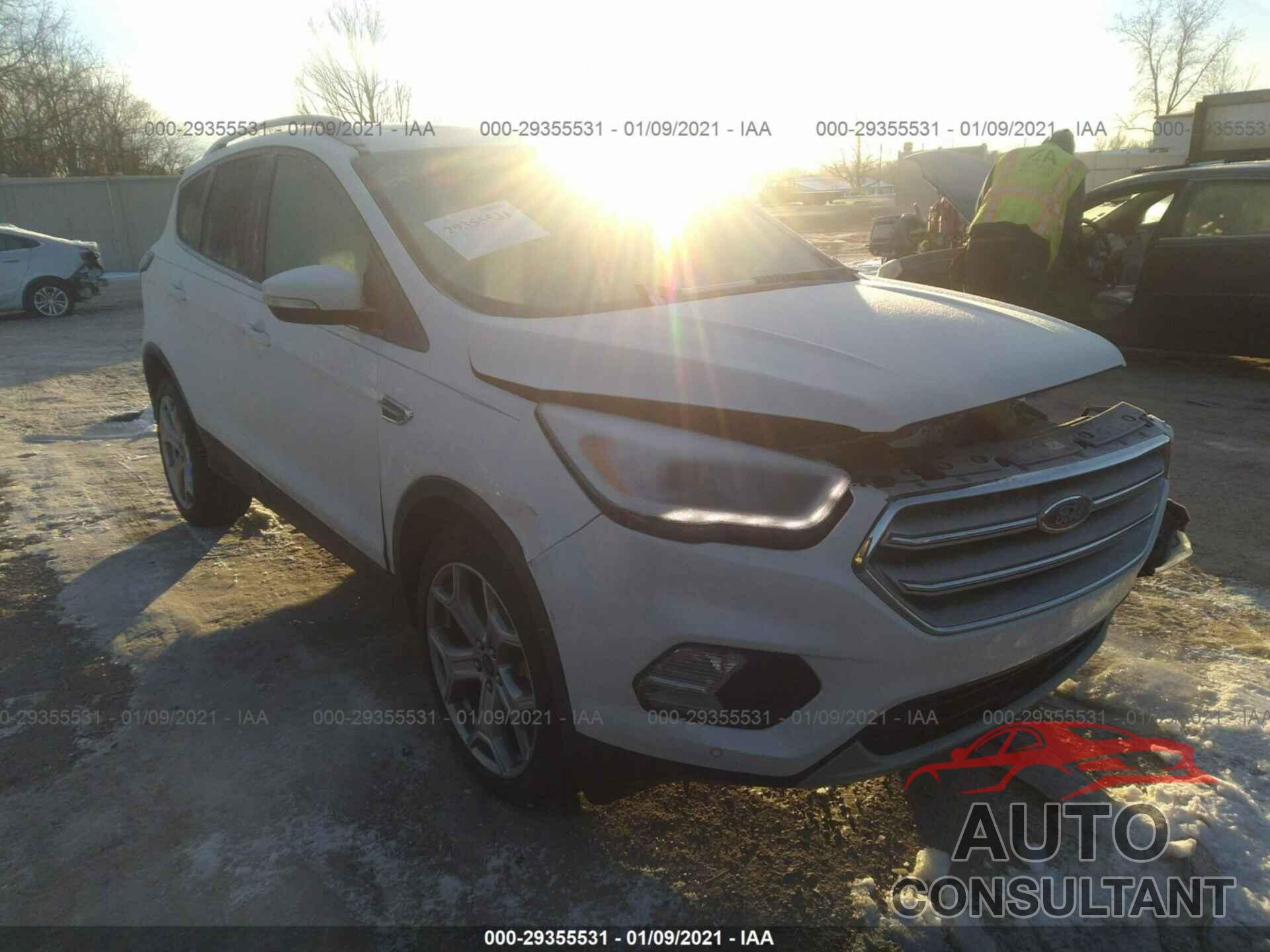 FORD ESCAPE 2017 - 1FMCU9J98HUA22167