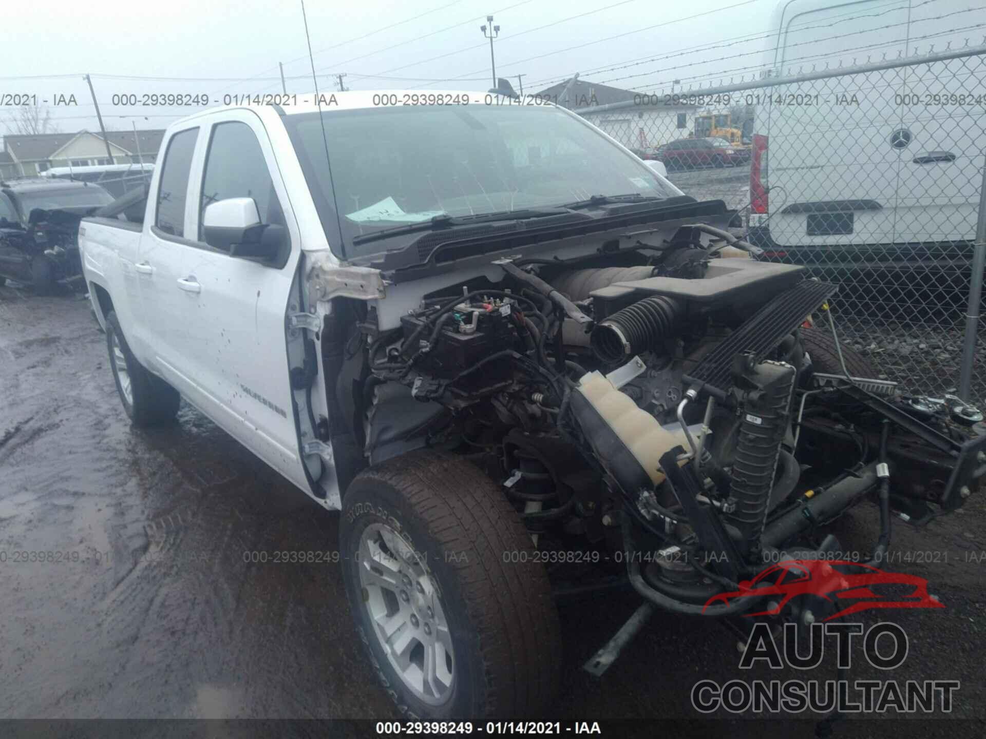 CHEVROLET SILVERADO 1500 2018 - 1GCVKREC8JZ365207