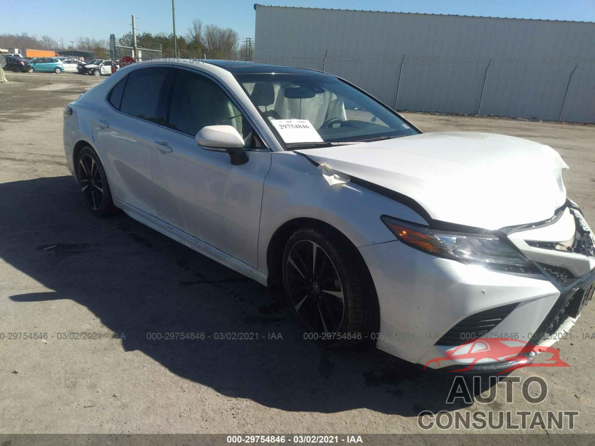 TOYOTA CAMRY 2018 - 4T1B61HK6JU109622