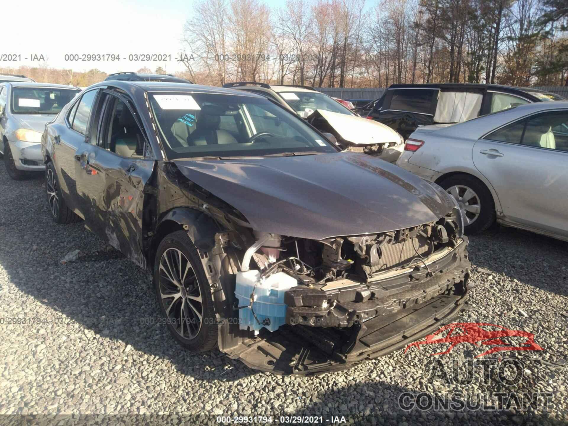 TOYOTA CAMRY 2018 - 4T1B11HK1JU058562