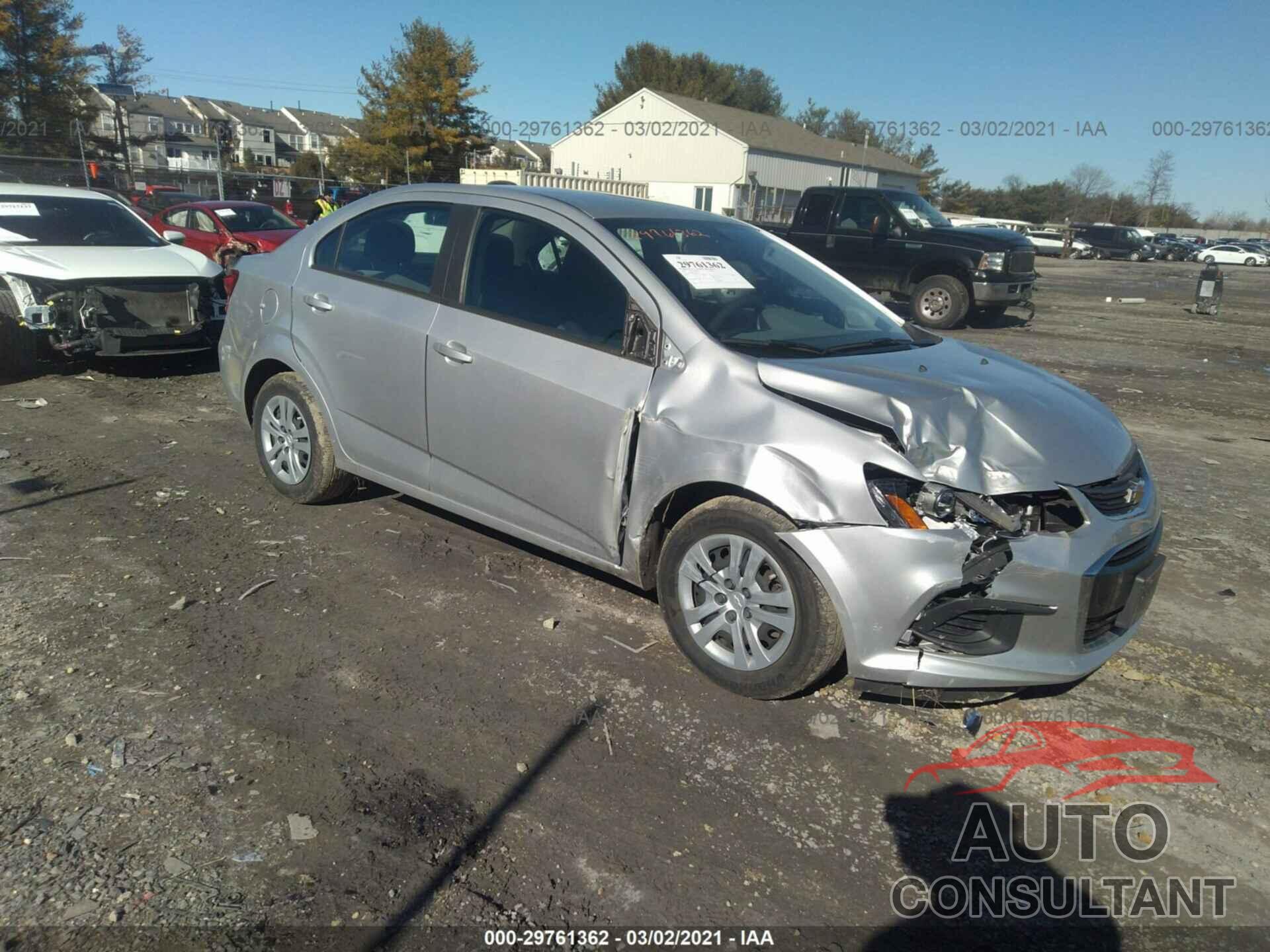 CHEVROLET SONIC 2018 - 1G1JB5SG3J4115068