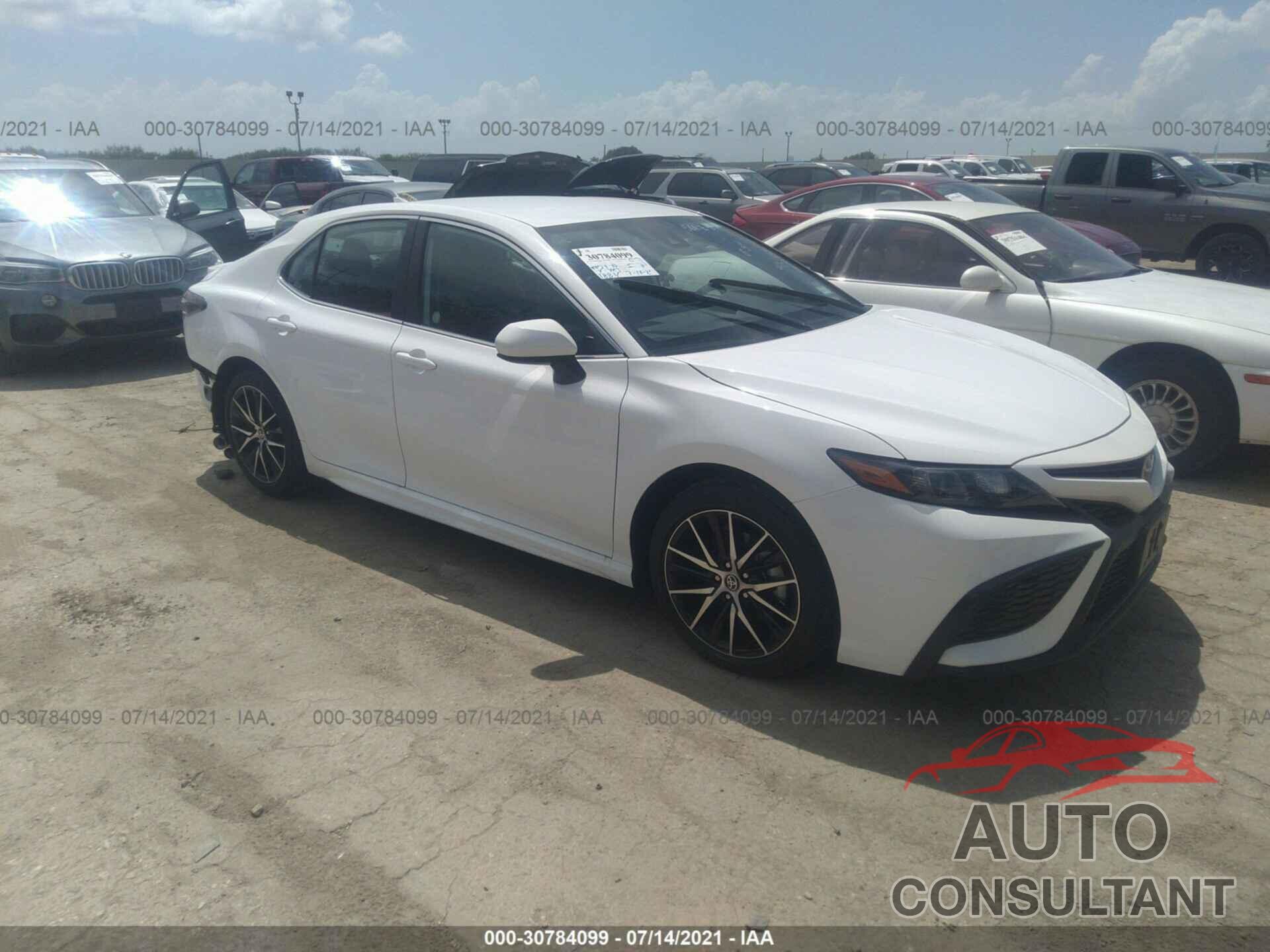 TOYOTA CAMRY 2021 - 4T1G11AK1MU574053