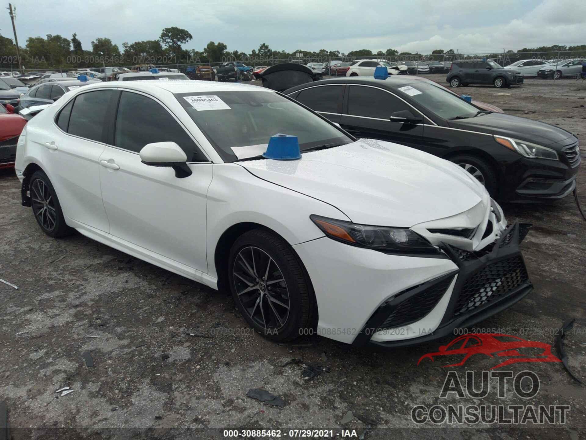 TOYOTA CAMRY 2021 - 4T1G11AK7MU564031