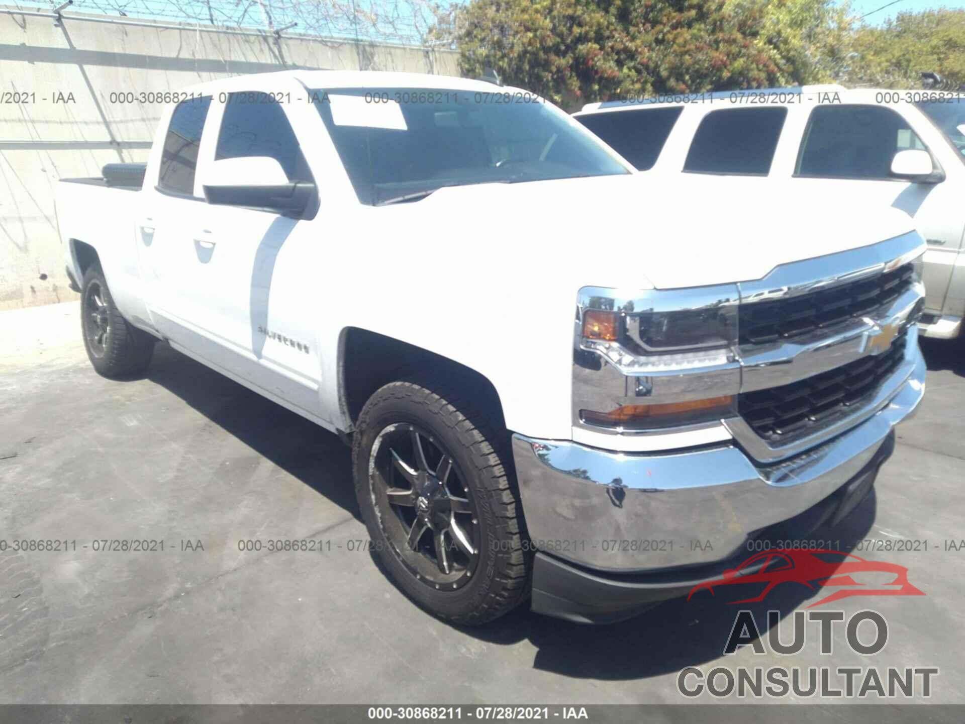 CHEVROLET SILVERADO 1500 2018 - 1GCRCREH8JZ312565