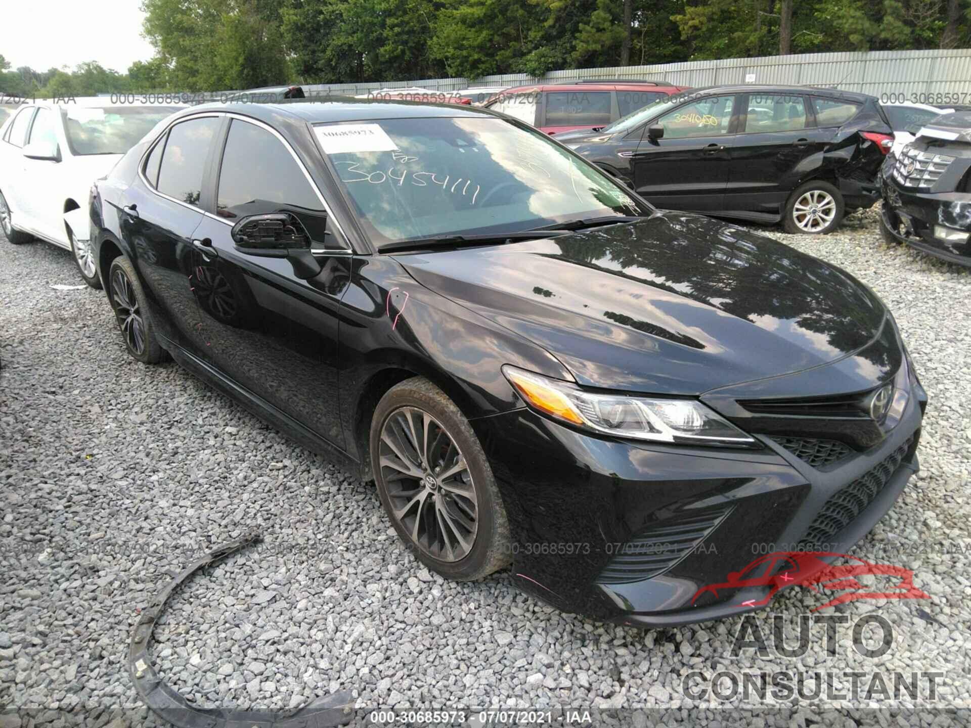 TOYOTA CAMRY 2018 - 4T1B11HK4JU601578