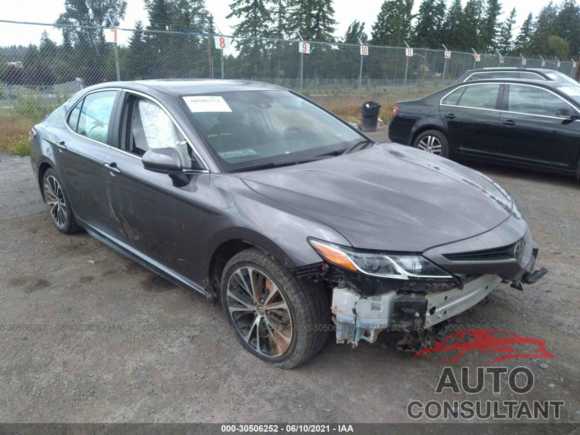 TOYOTA CAMRY 2018 - 4T1B11HK0JU529388
