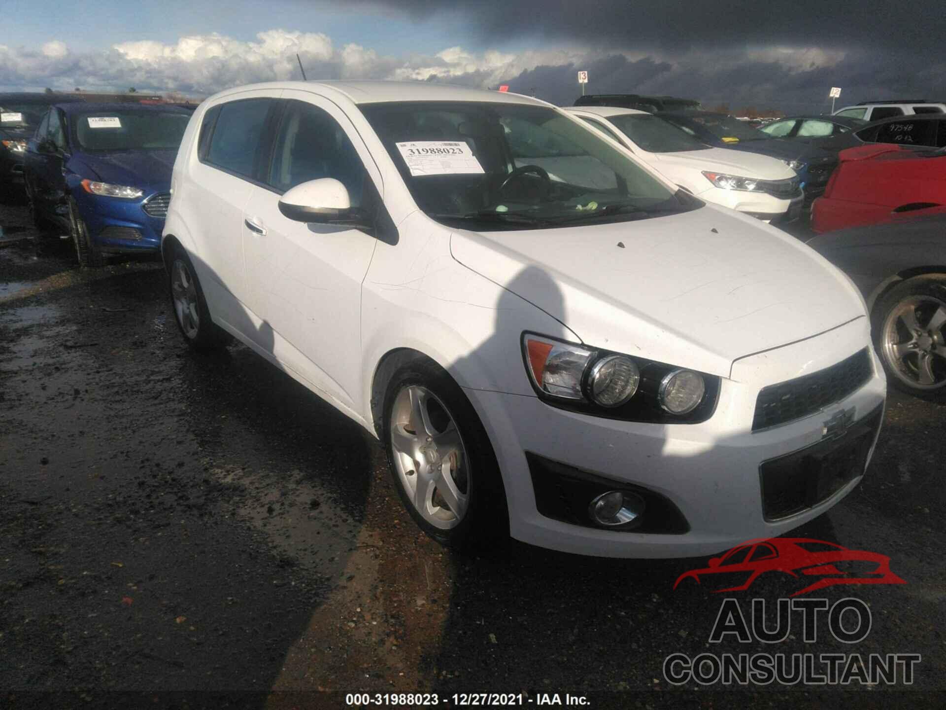 CHEVROLET SONIC 2016 - 1G1JE6SB1G4155742