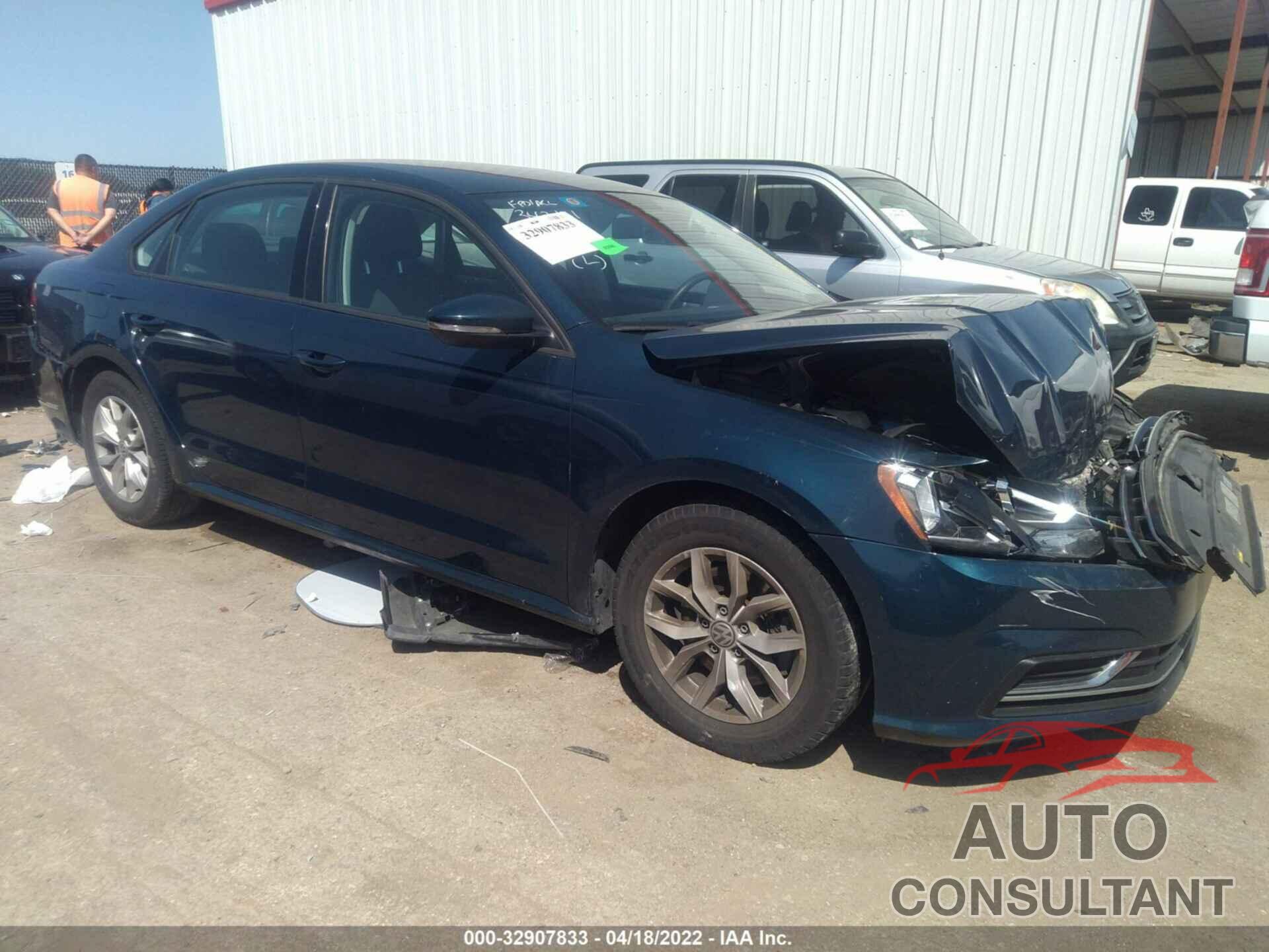 VOLKSWAGEN PASSAT 2018 - 1VWAA7A34JC045040