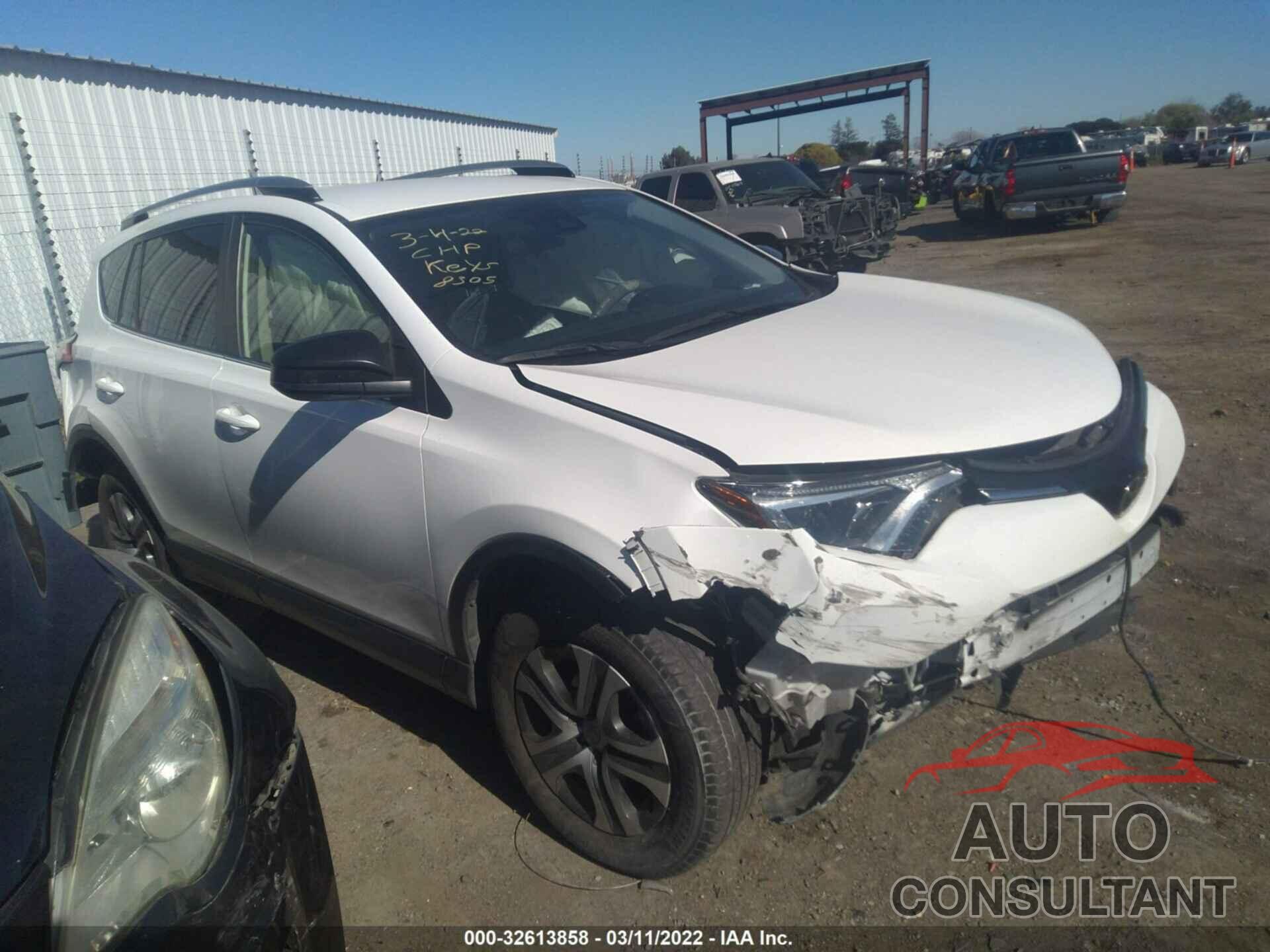 TOYOTA RAV4 2017 - JTMBFREV5HJ147243