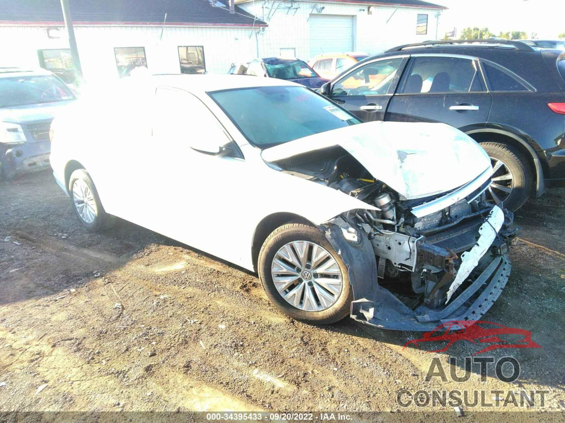 VOLKSWAGEN JETTA 2019 - 3VWCB7BU4KM257403
