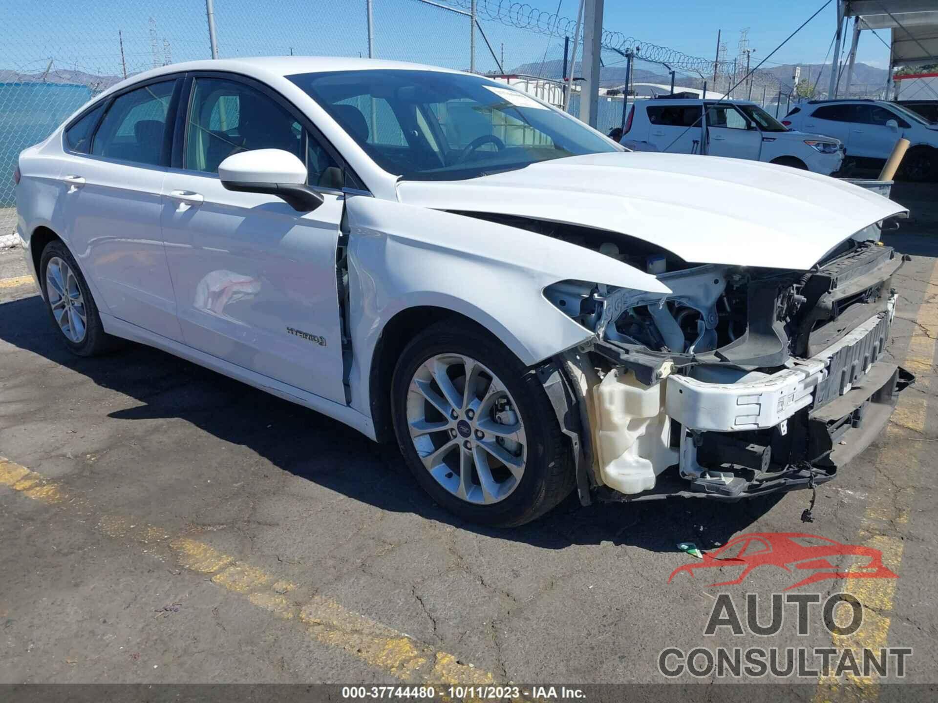 FORD FUSION HYBRID 2019 - 3FA6P0LU5KR143846