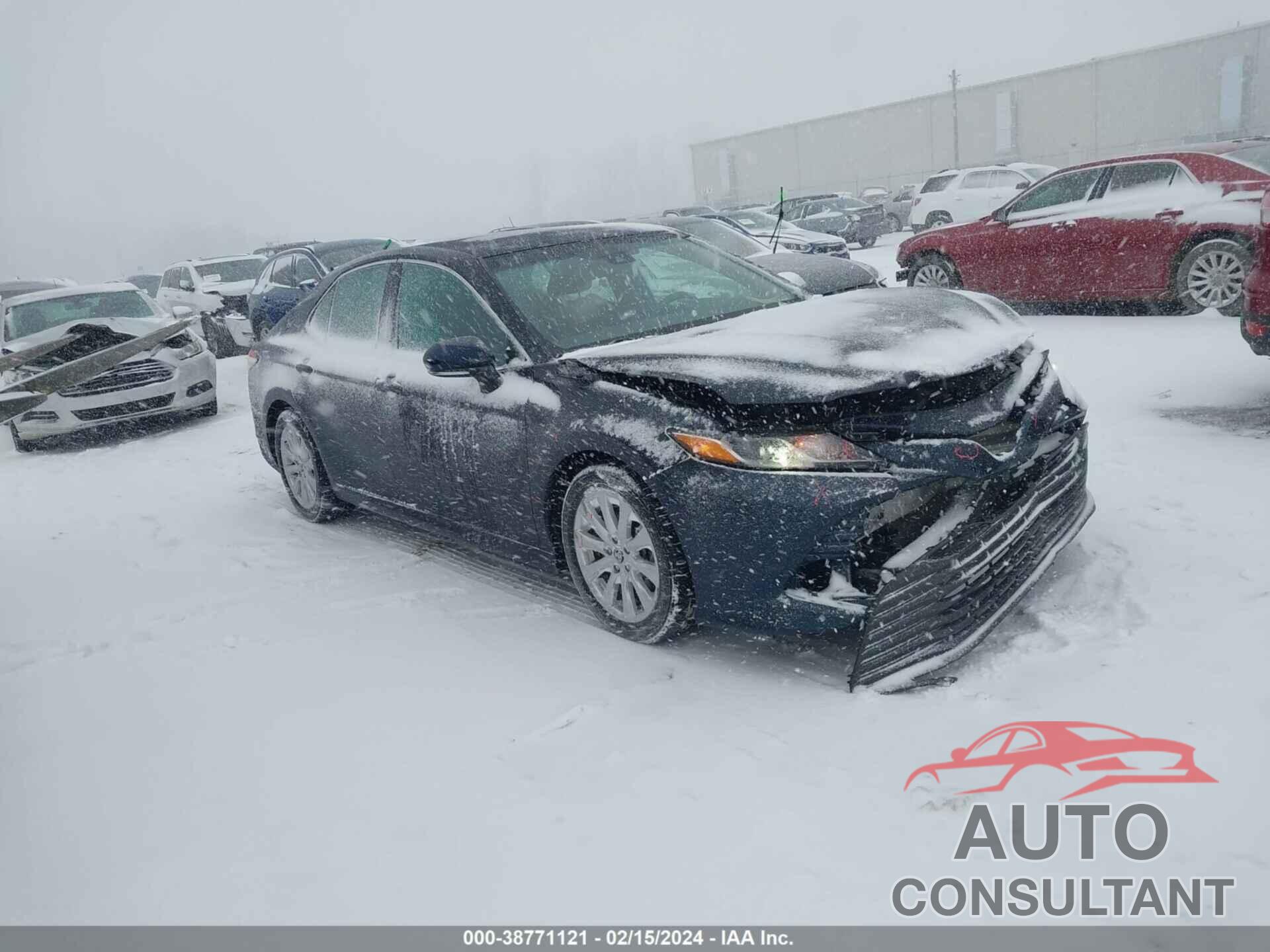 TOYOTA CAMRY 2018 - 4T1B11HK0JU612352