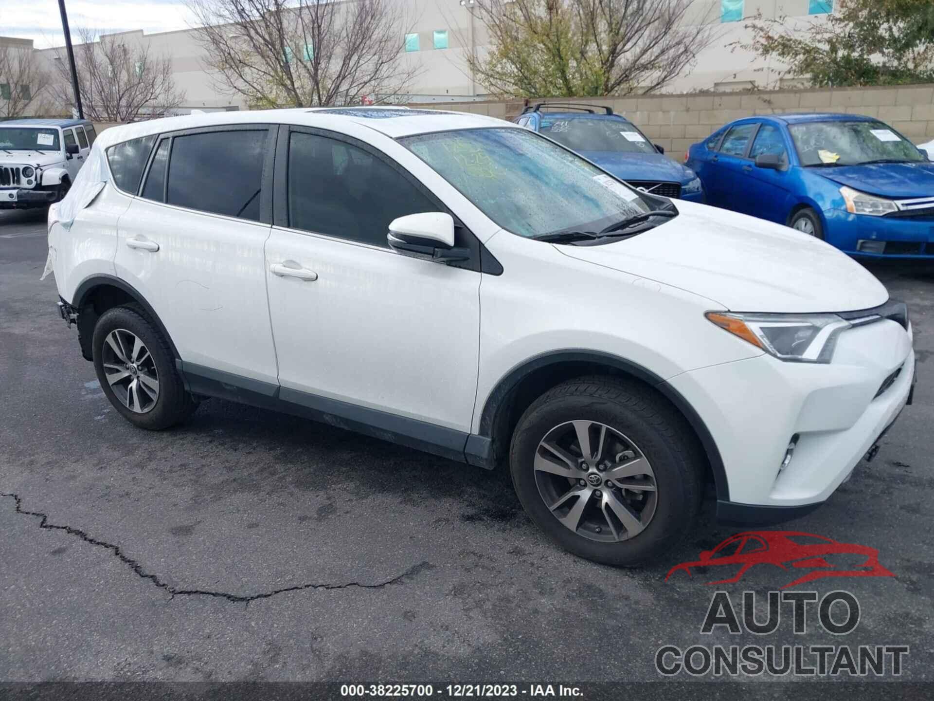 TOYOTA RAV4 2018 - JTMWFREV3JJ189160