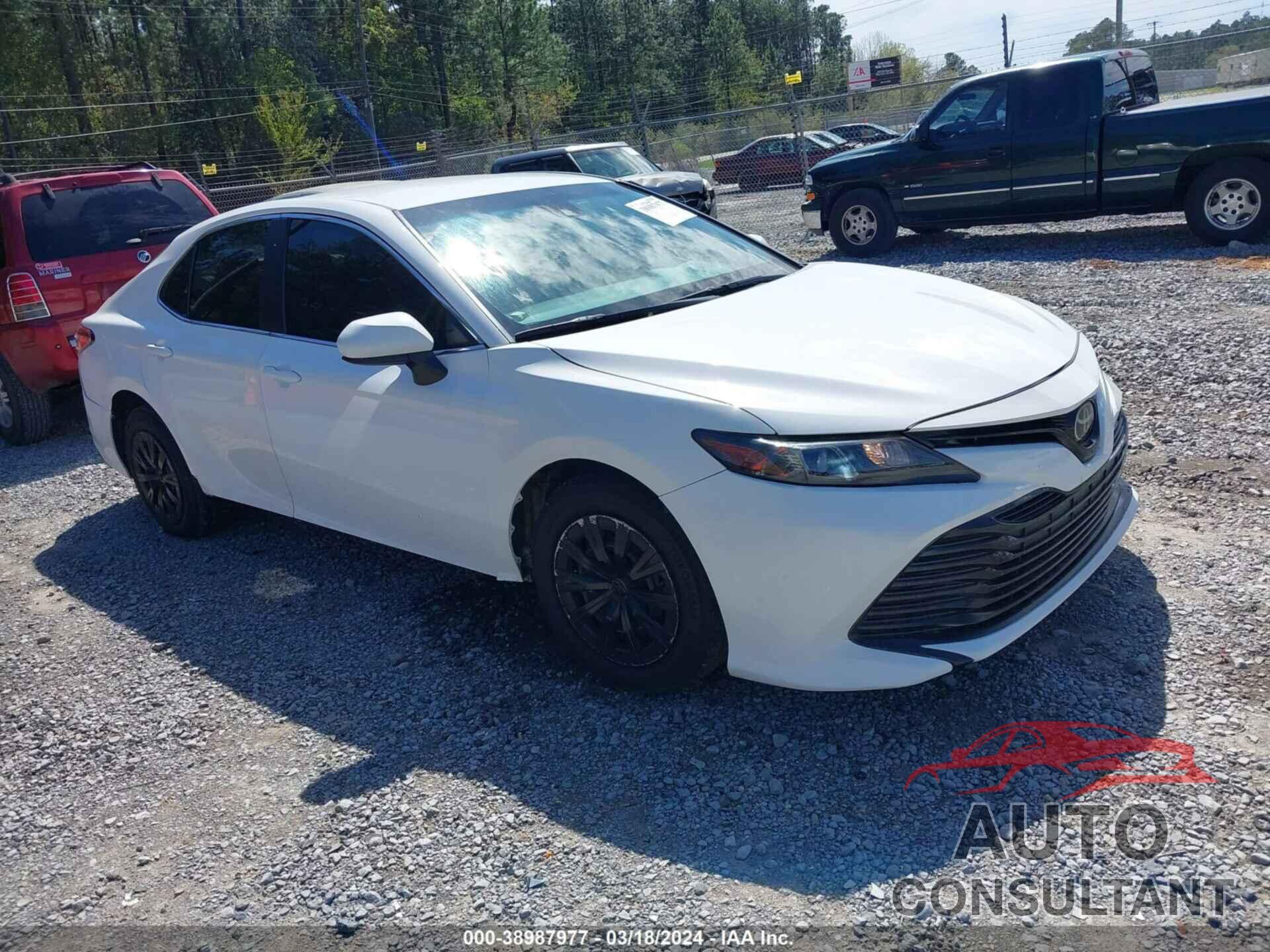 TOYOTA CAMRY 2018 - 4T1B11HK3JU060412