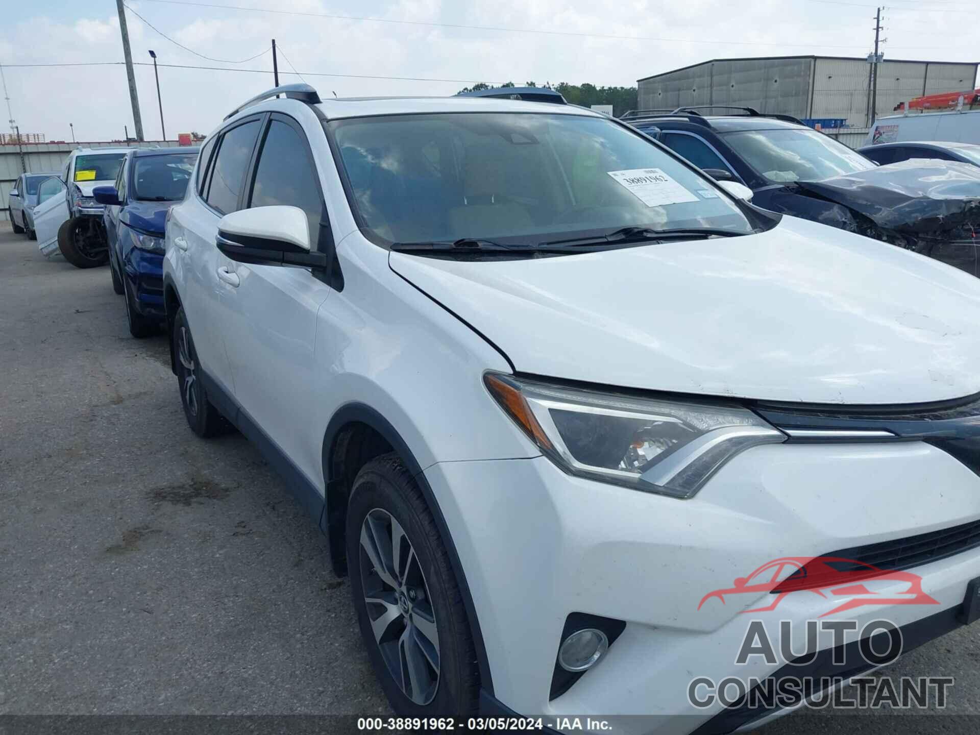 TOYOTA RAV4 2018 - JTMRFREV3JJ730513