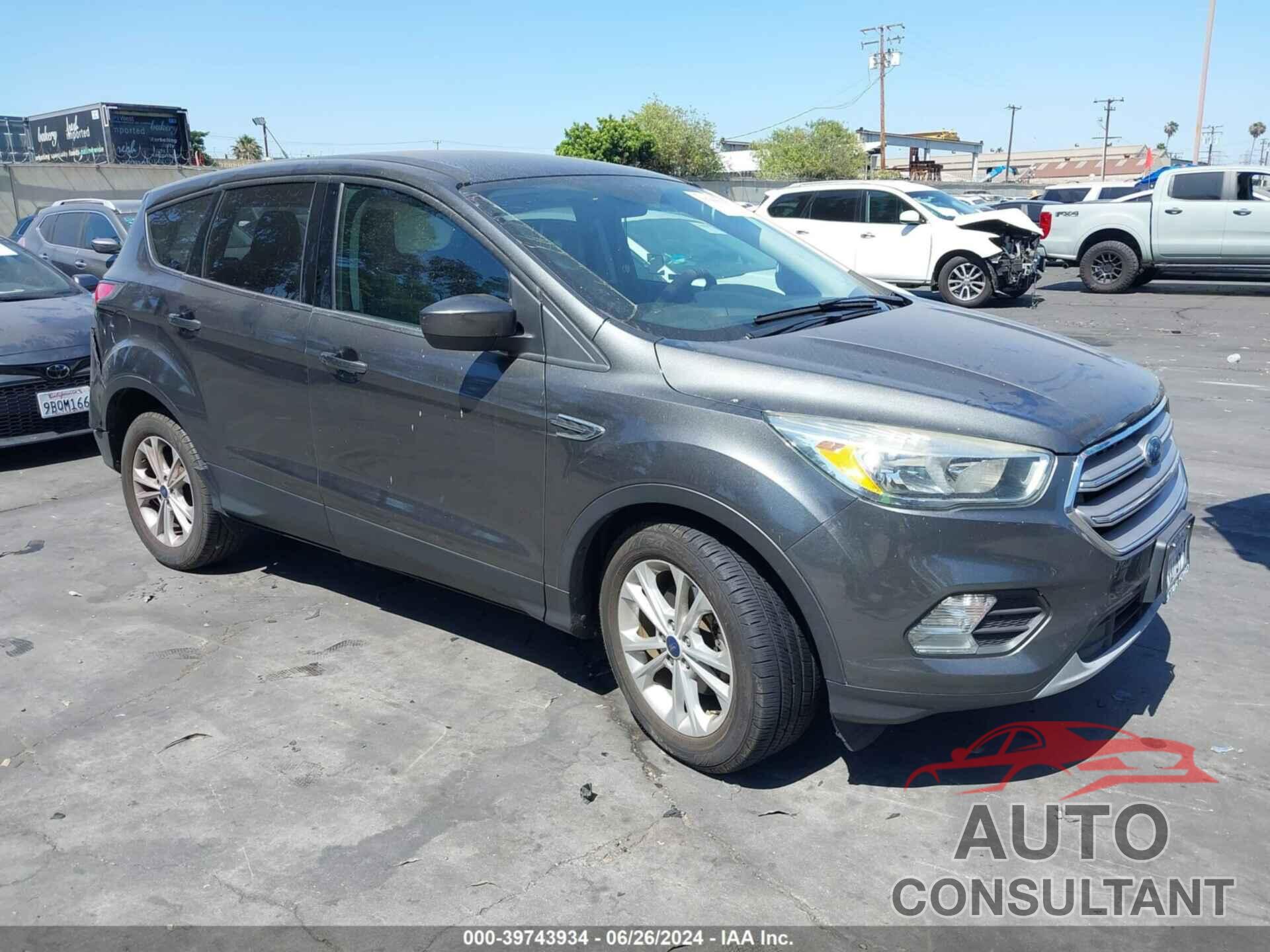 FORD ESCAPE 2017 - 1FMCU0GD4HUA82471