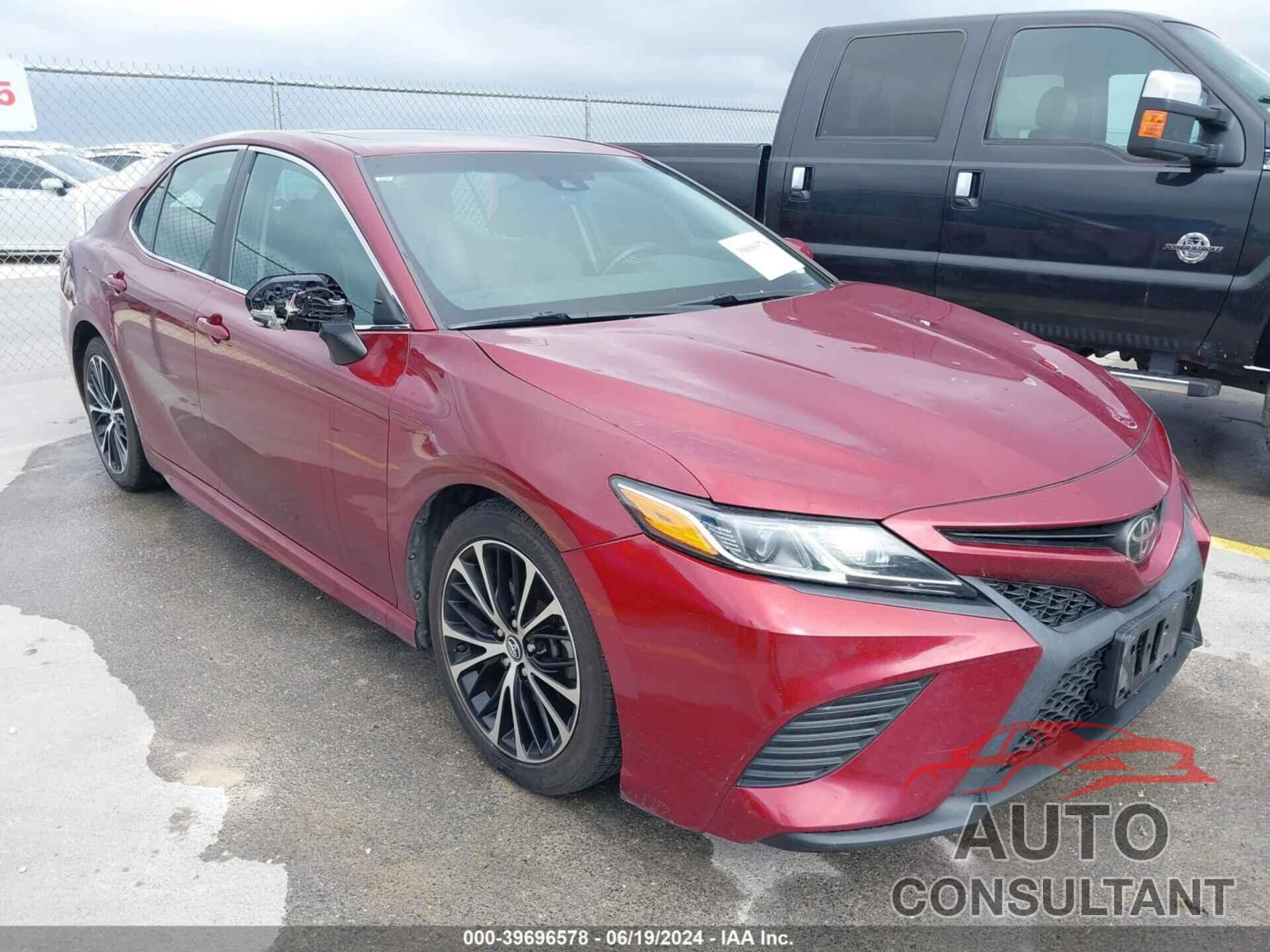 TOYOTA CAMRY 2018 - 4T1B11HK7JU554384