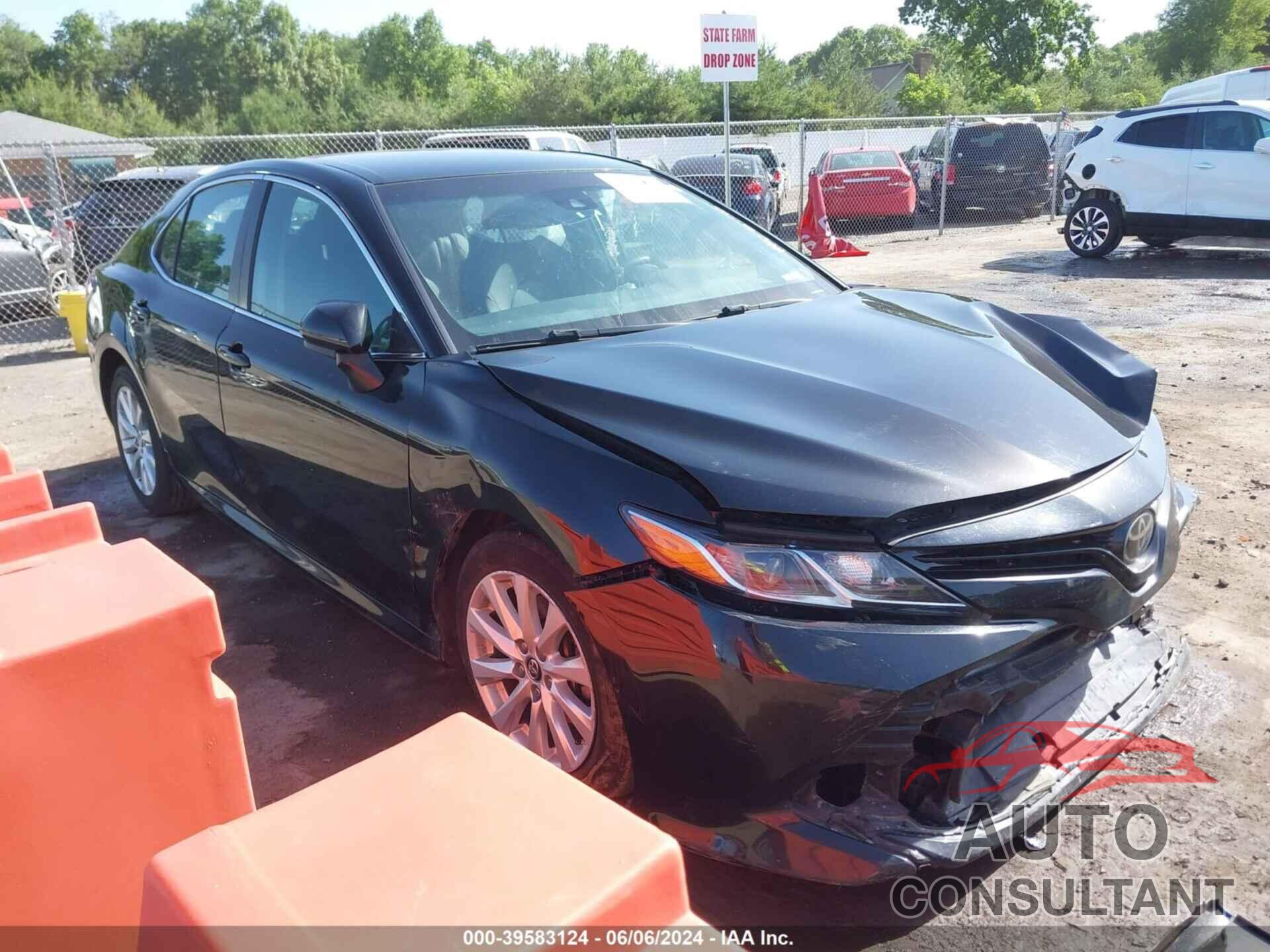 TOYOTA CAMRY 2018 - 4T1B11HK1JU012097