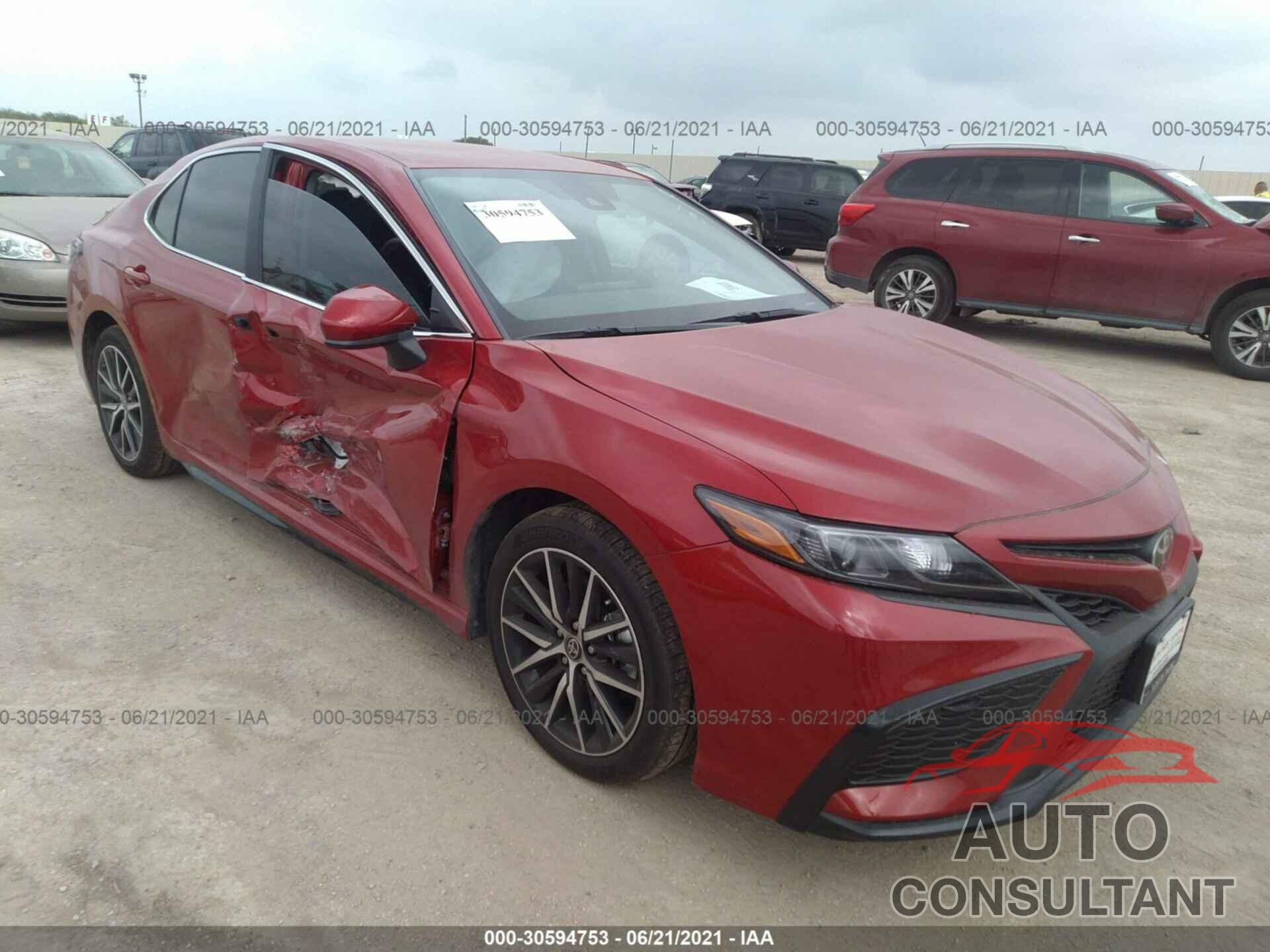 TOYOTA CAMRY 2021 - 4T1G11AK1MU452986