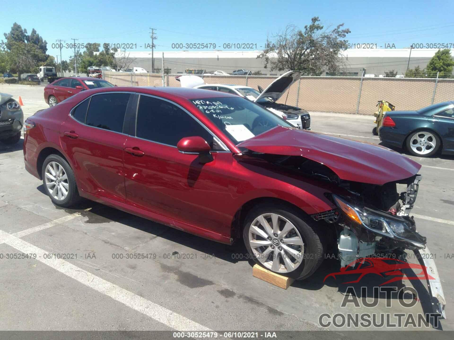 TOYOTA CAMRY 2018 - 4T1B11HK1JU510901