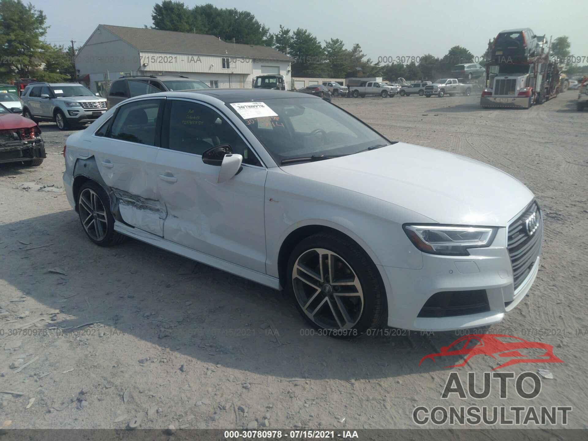 AUDI A3 SEDAN 2018 - WAUJ8GFF8J1052244