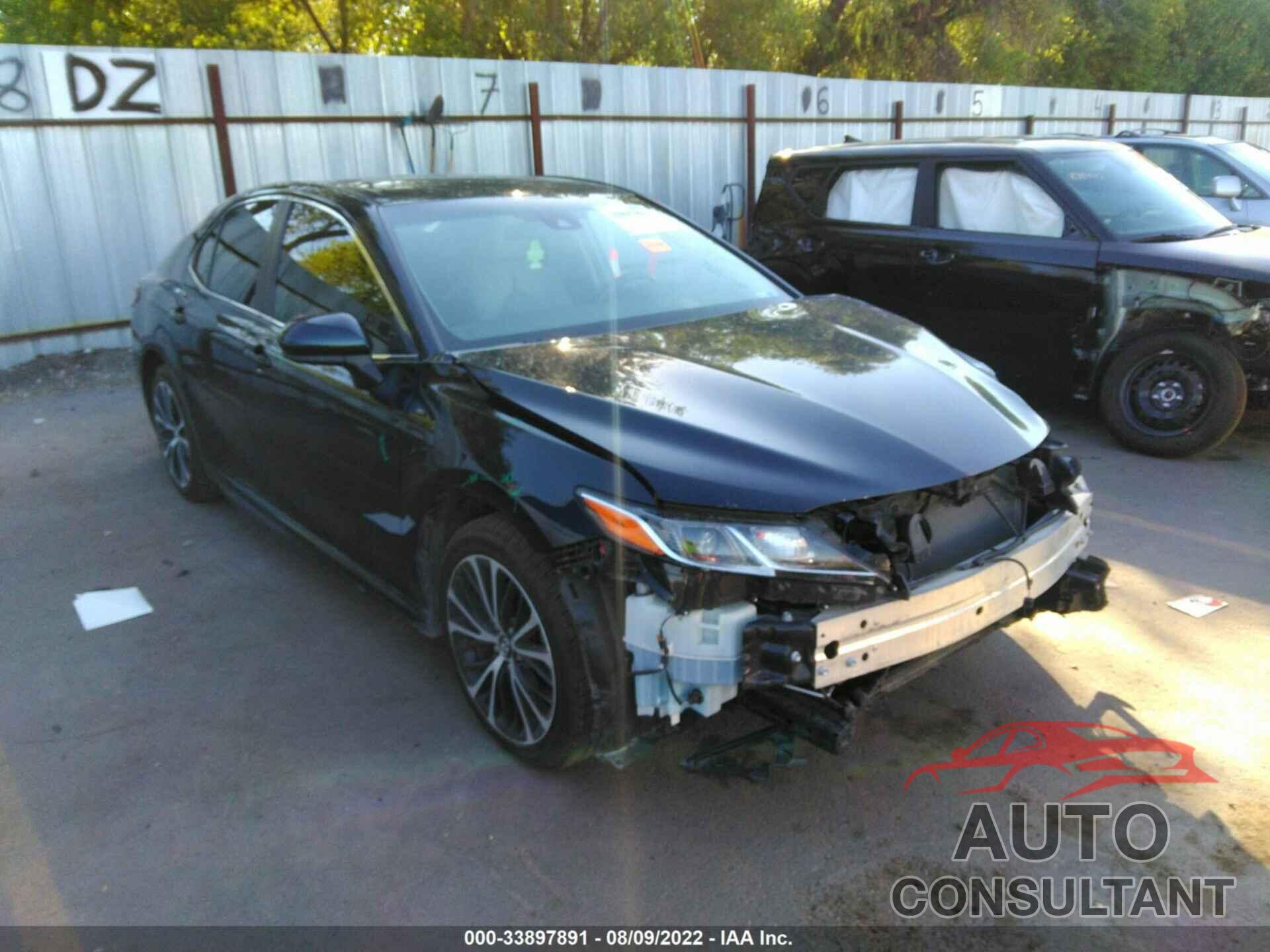 TOYOTA CAMRY 2018 - 4T1B11HK8JU538162