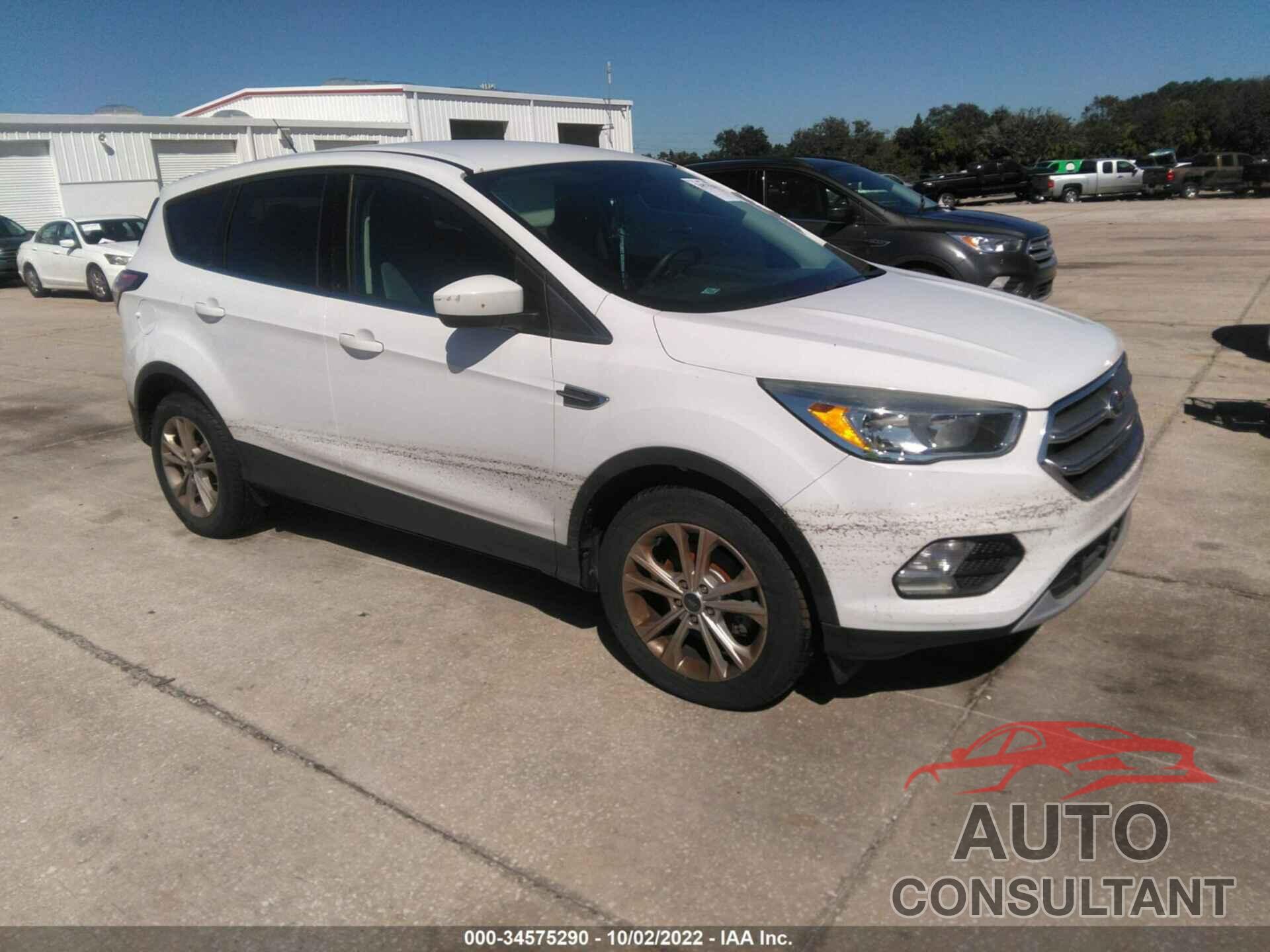 FORD ESCAPE 2017 - 1FMCU0GD4HUC03984
