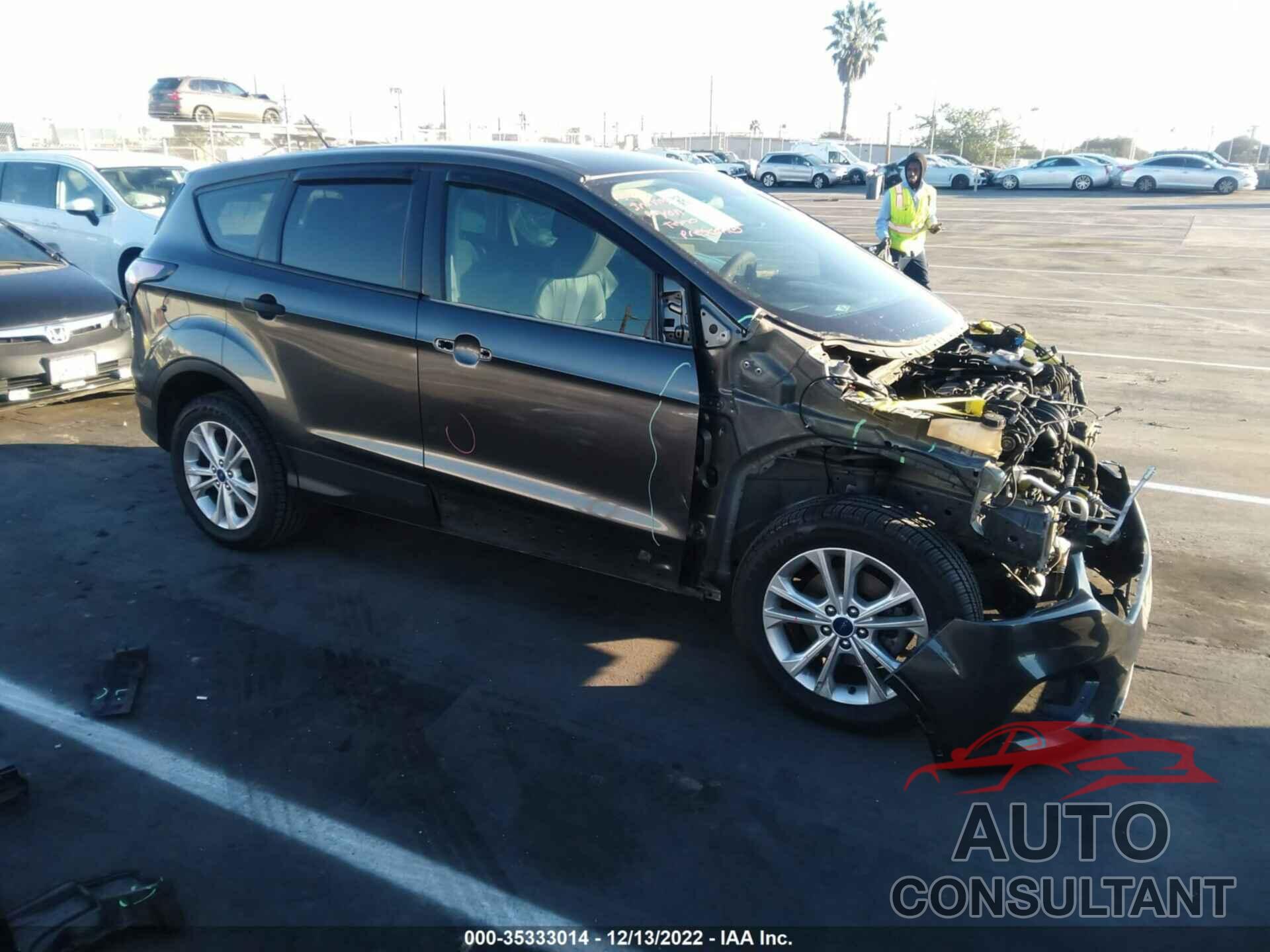 FORD ESCAPE 2017 - 1FMCU0F7XHUB81260