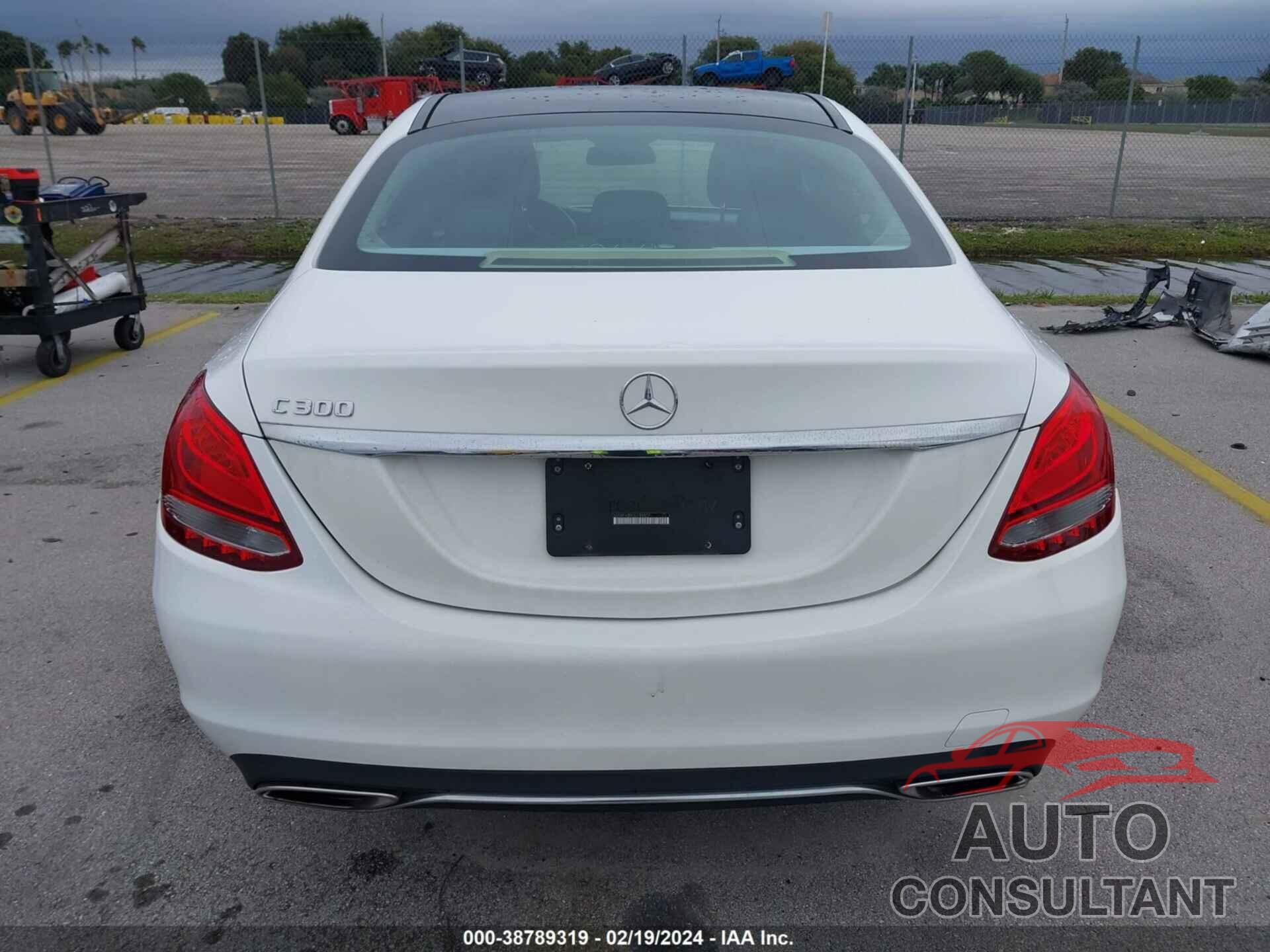 MERCEDES-BENZ C 300 2017 - 55SWF4JB5HU195427