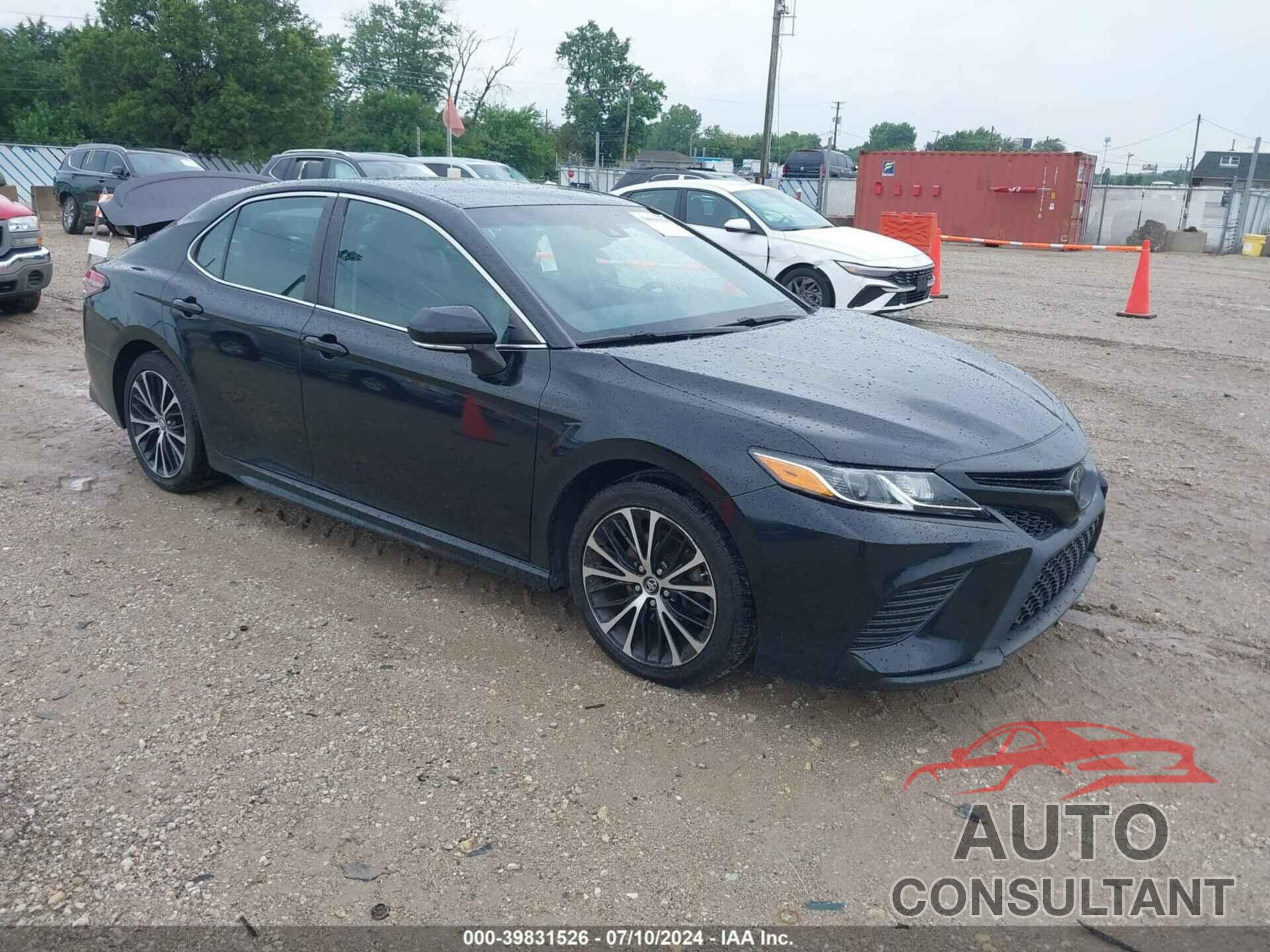 TOYOTA CAMRY 2018 - 4T1B11HK3JU500614