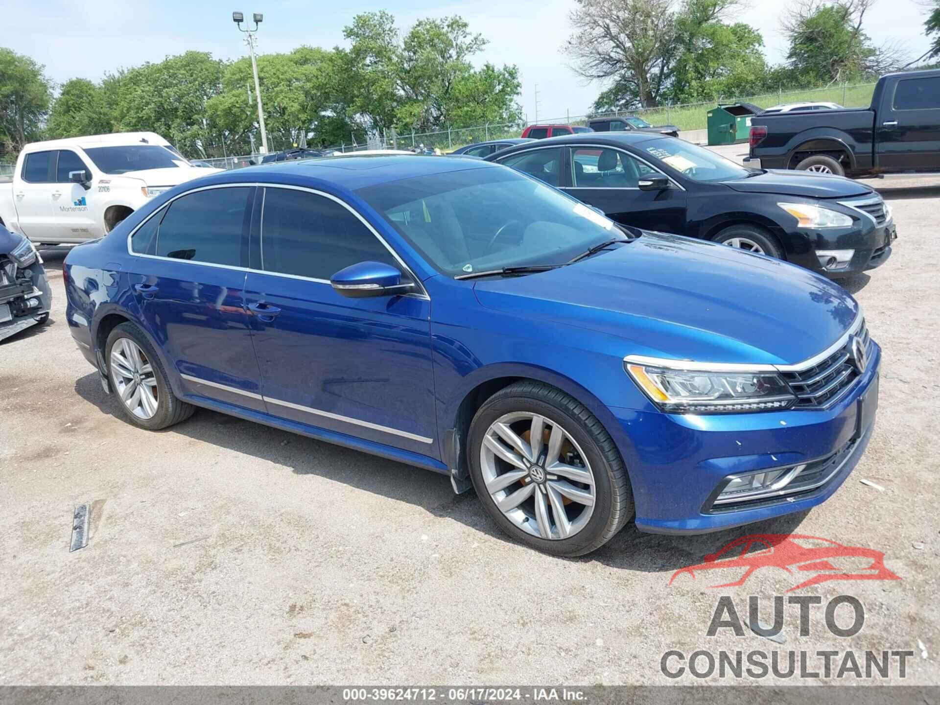 VOLKSWAGEN PASSAT 2017 - 1VWGT7A37HC024942