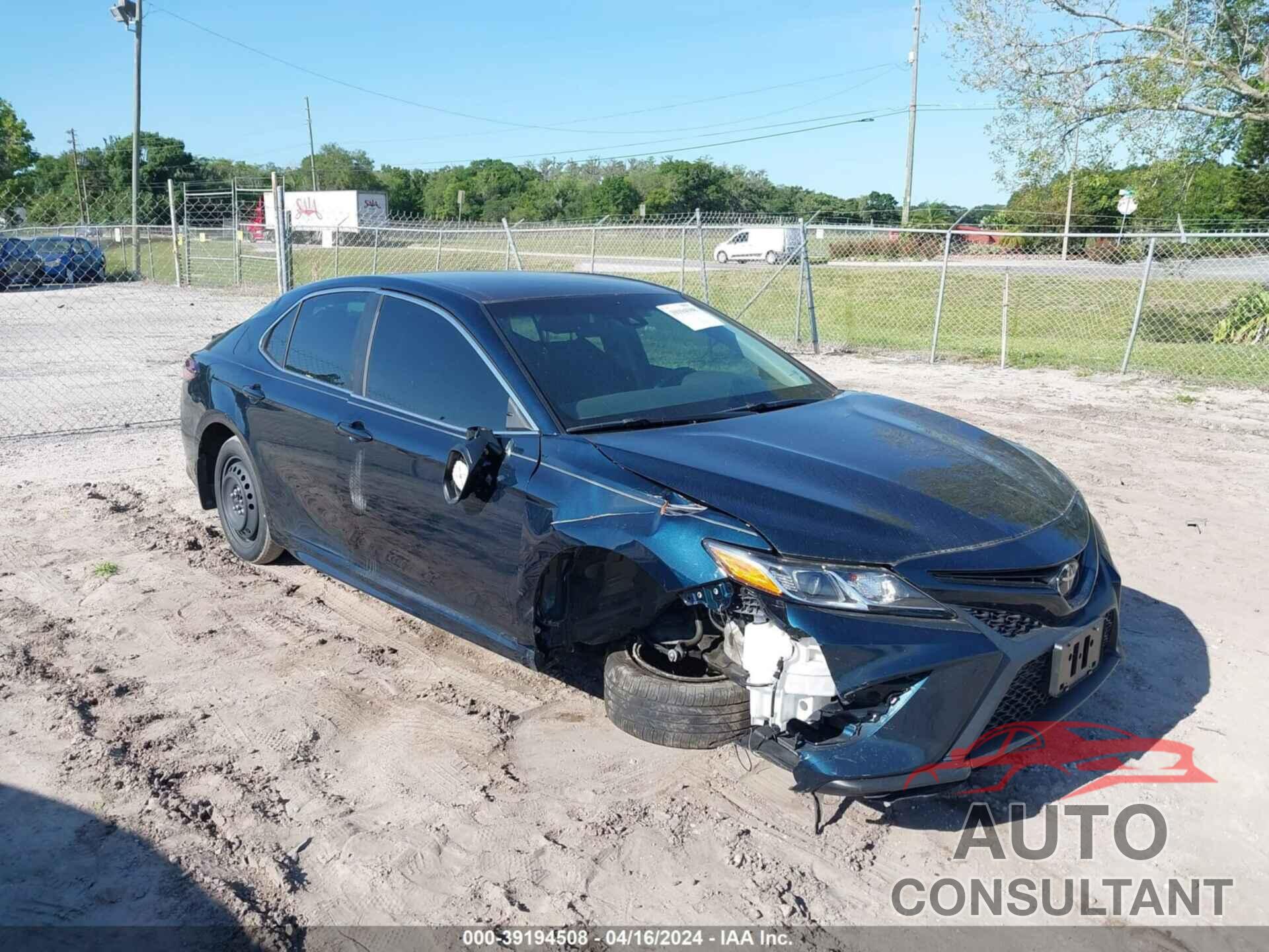 TOYOTA CAMRY 2018 - 4T1B11HK8JU660035