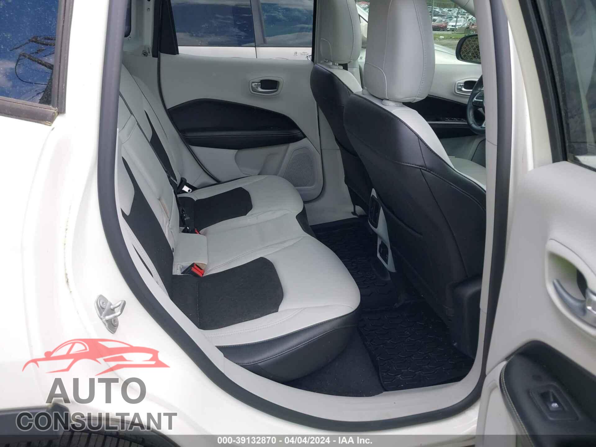 JEEP COMPASS 2018 - 3C4NJCBB5JT182124