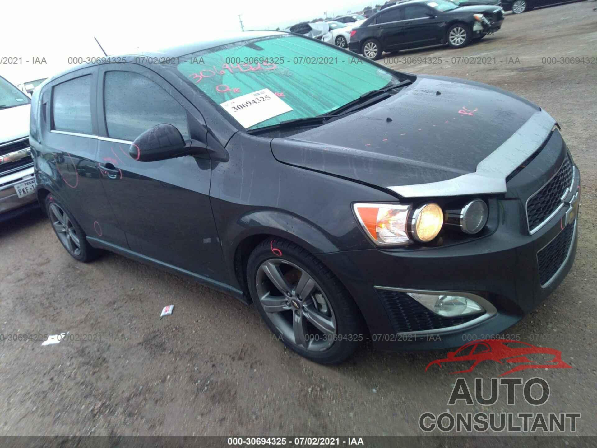 CHEVROLET SONIC 2016 - 1G1JG6SB4G4181780